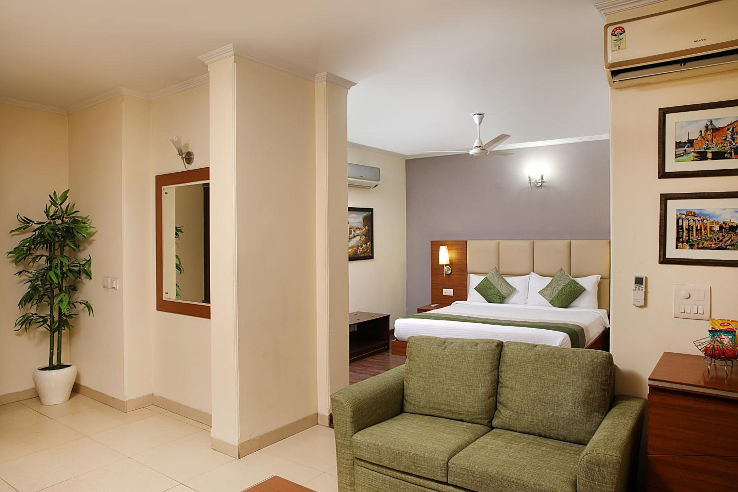Executive Suite - Photo 1
