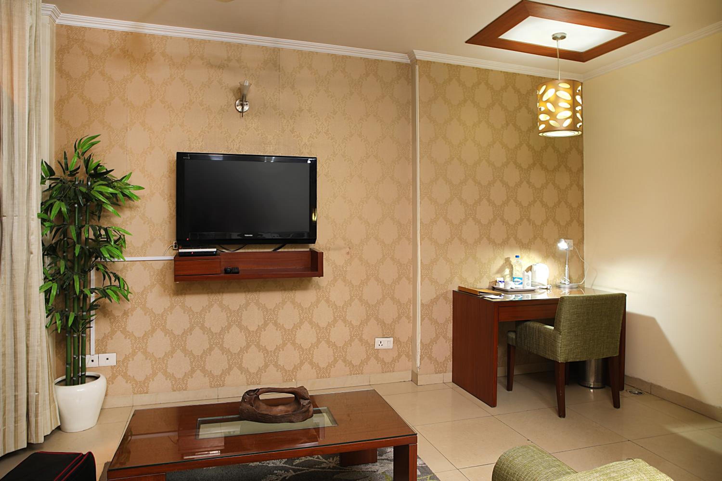 Executive Suite - Photo 2
