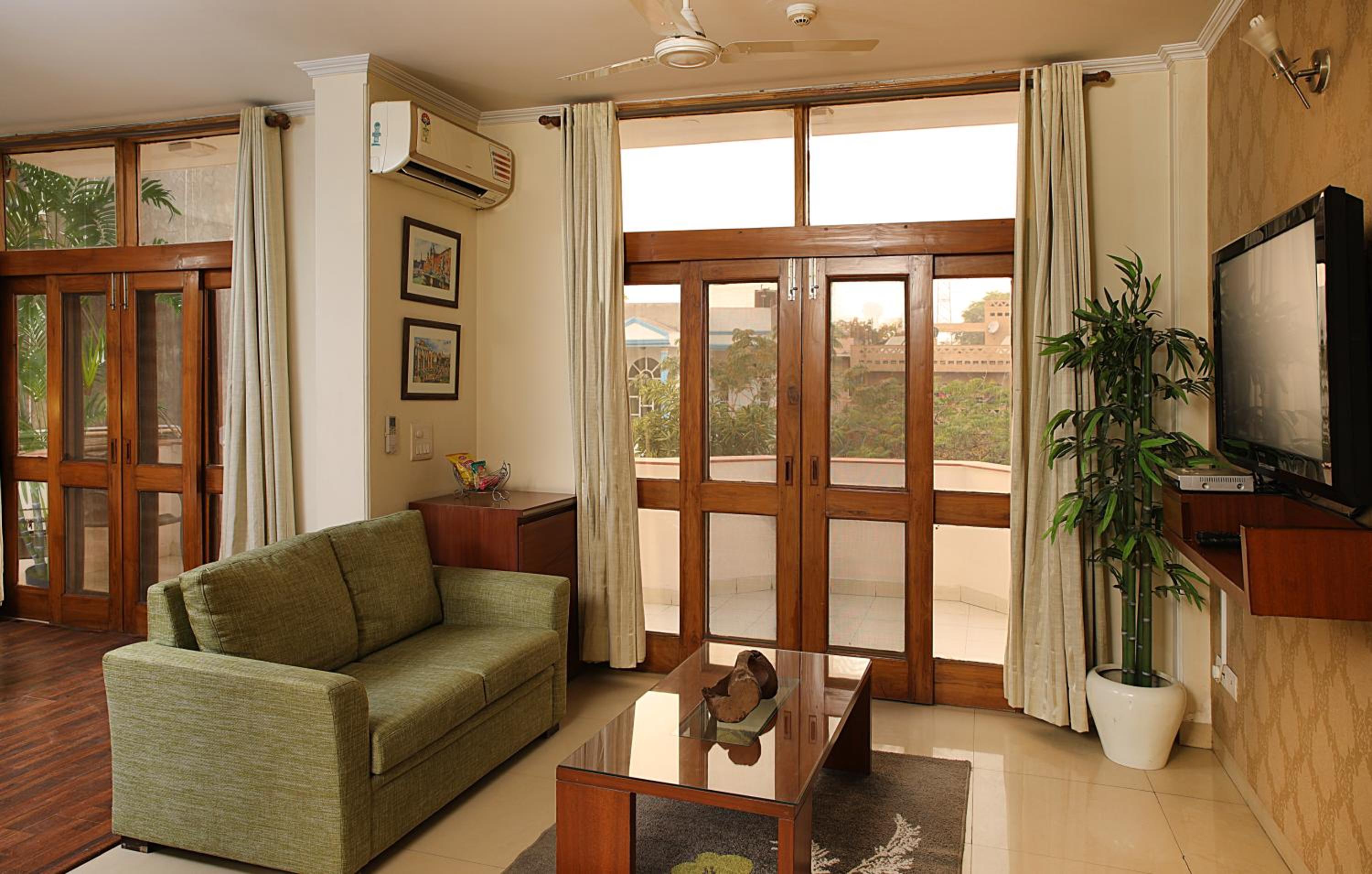 Executive Suite - Photo 5
