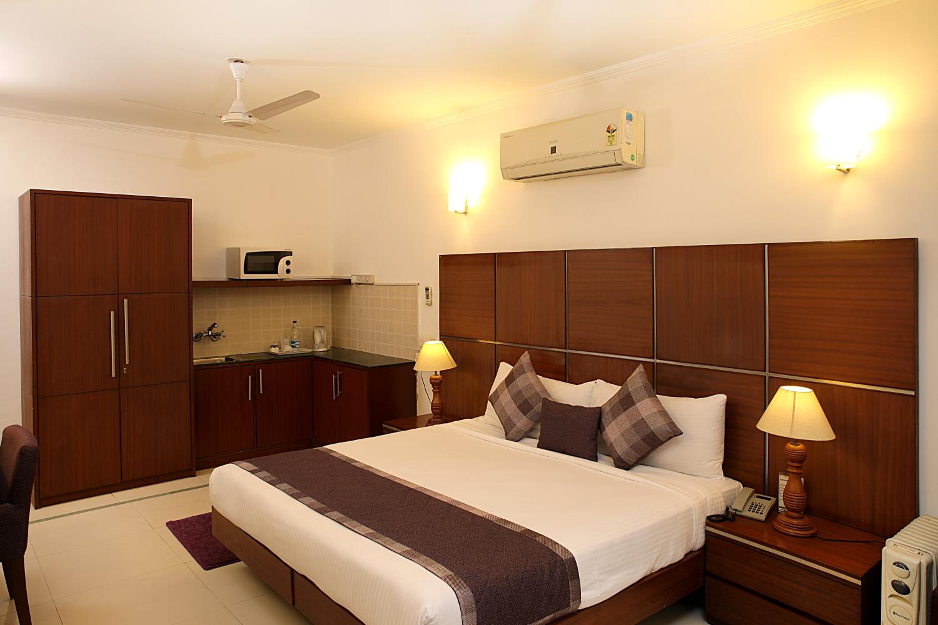 Deluxe Room - Photo 9