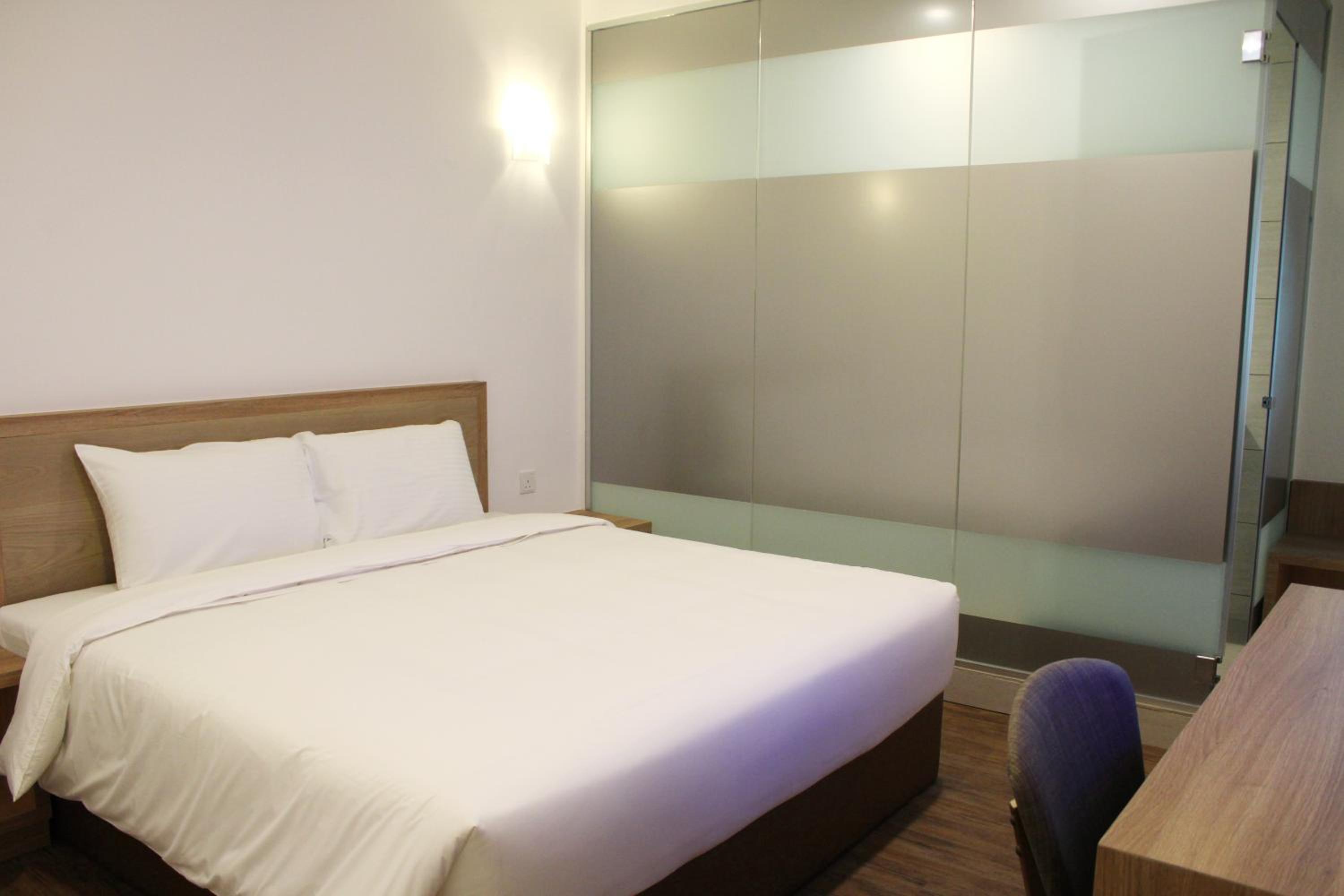 Deluxe King Room photo 2