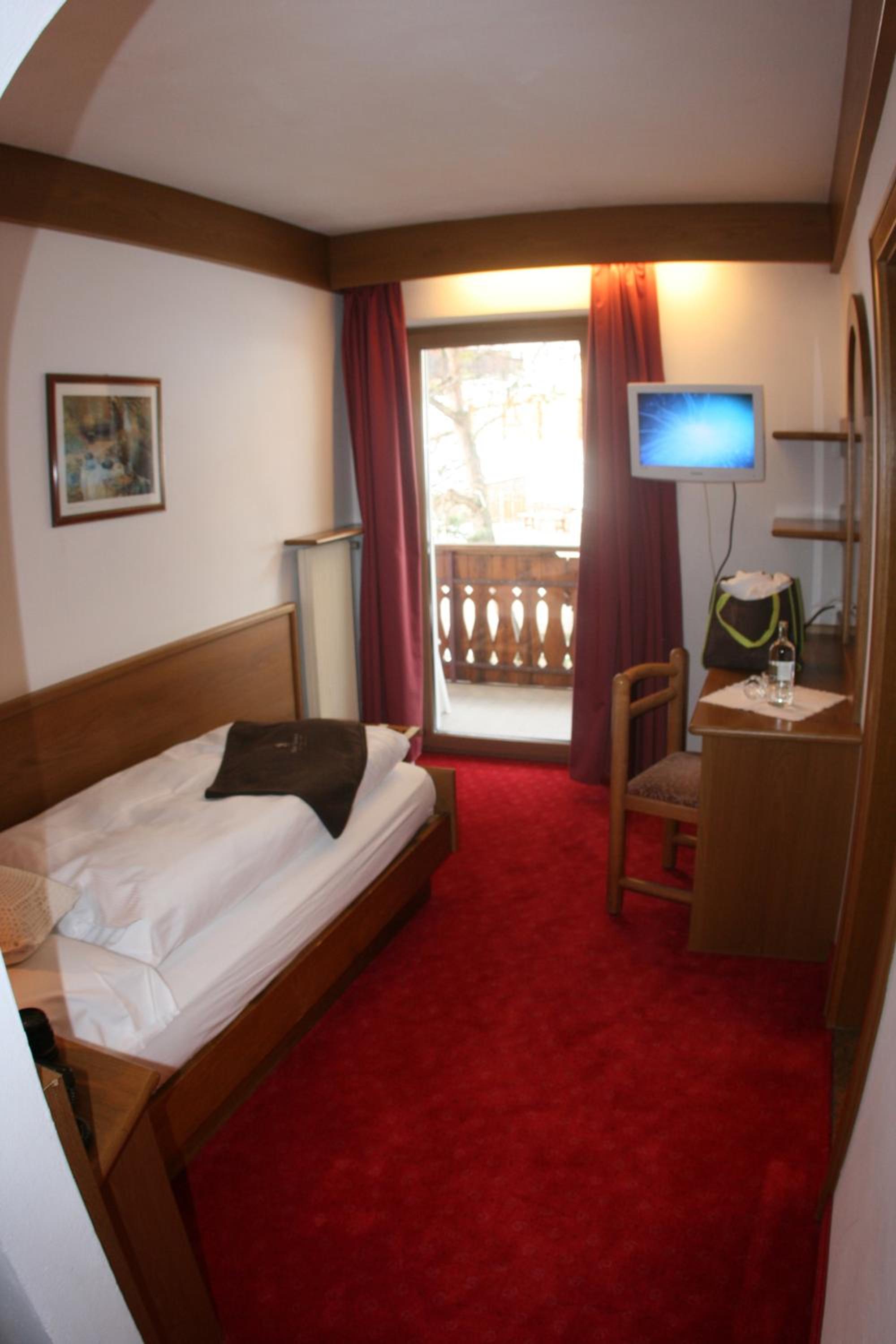 Single Room with Balcony photo 3