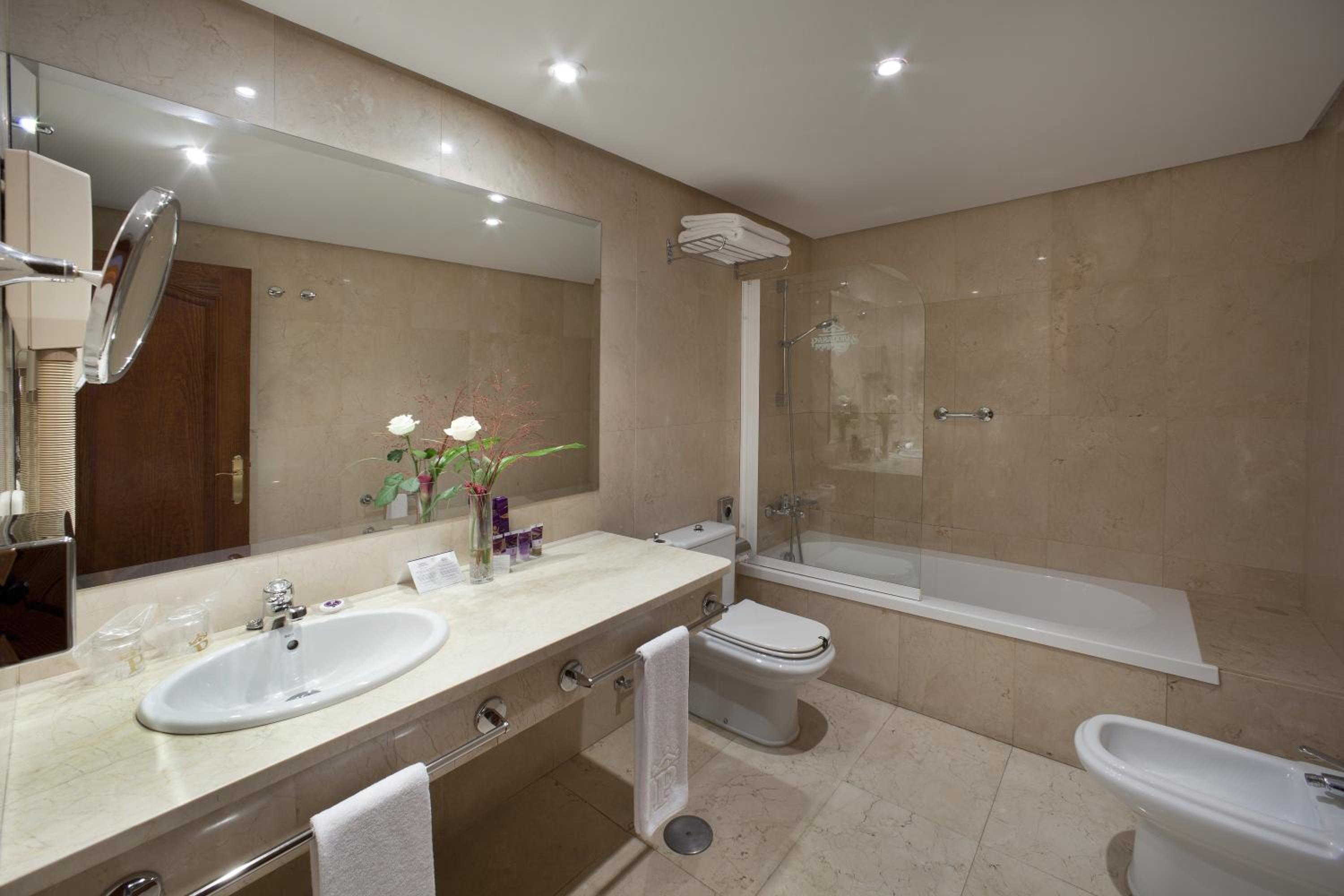 Standard Double Room - Photo 3