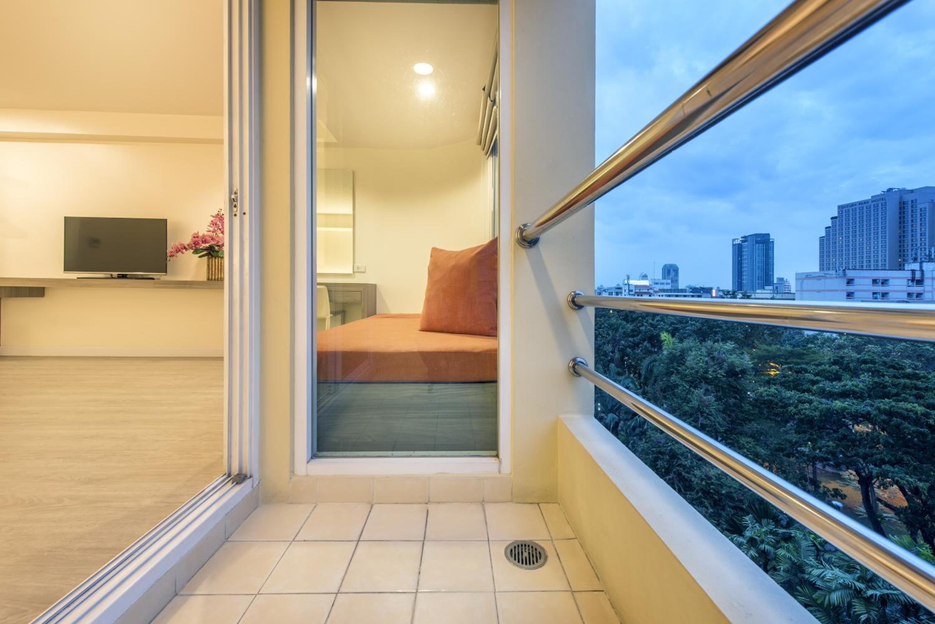 Deluxe Double or Twin Room with Balcony photo 3