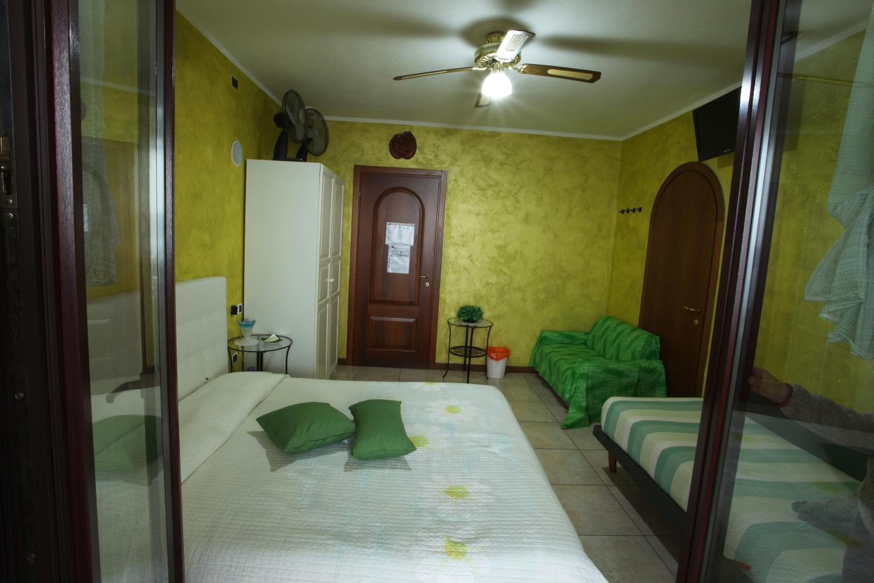 Triple Room with Private External Bathroom