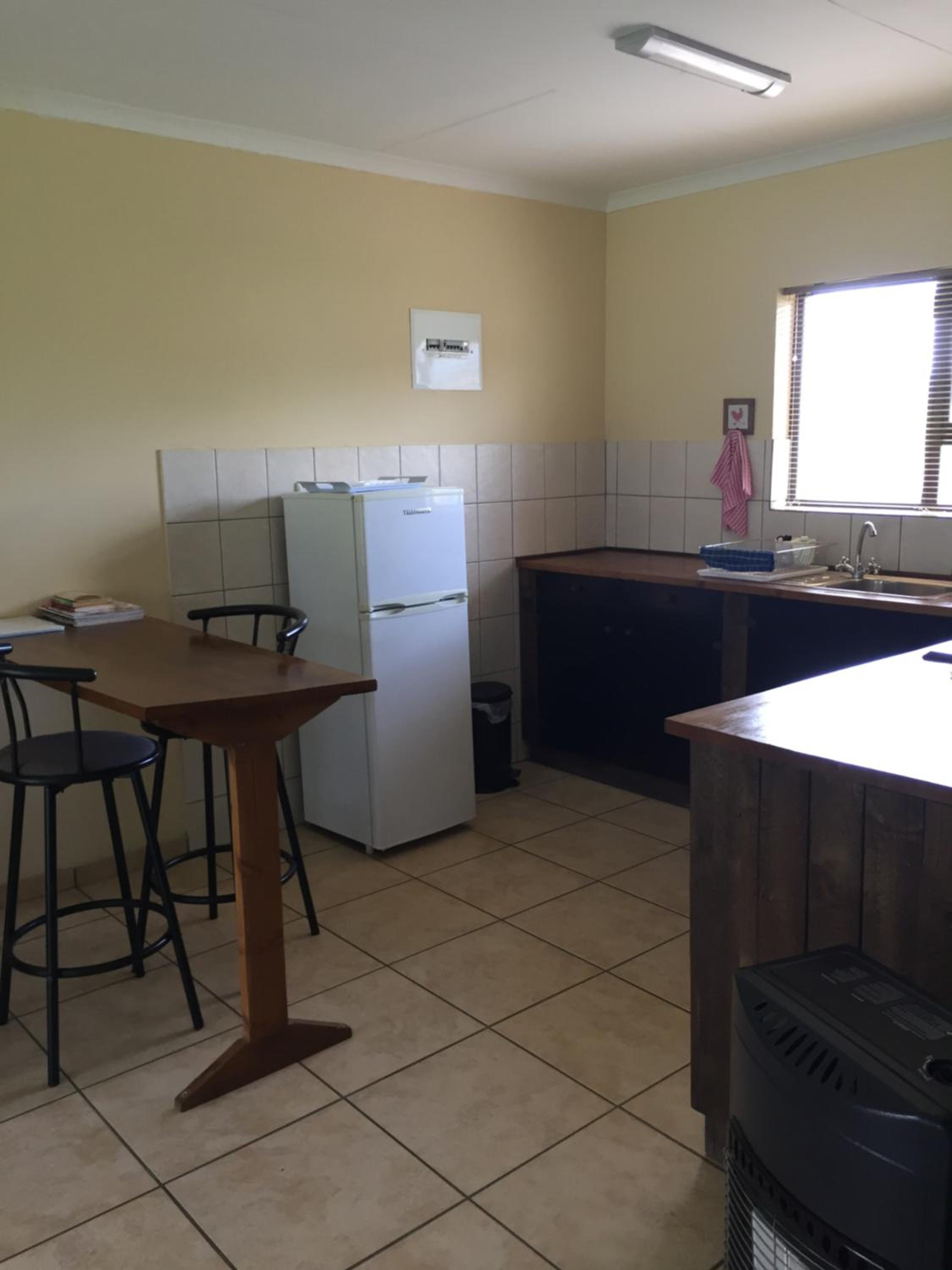 Basic Triple Room with Shared Bathroom photo 3