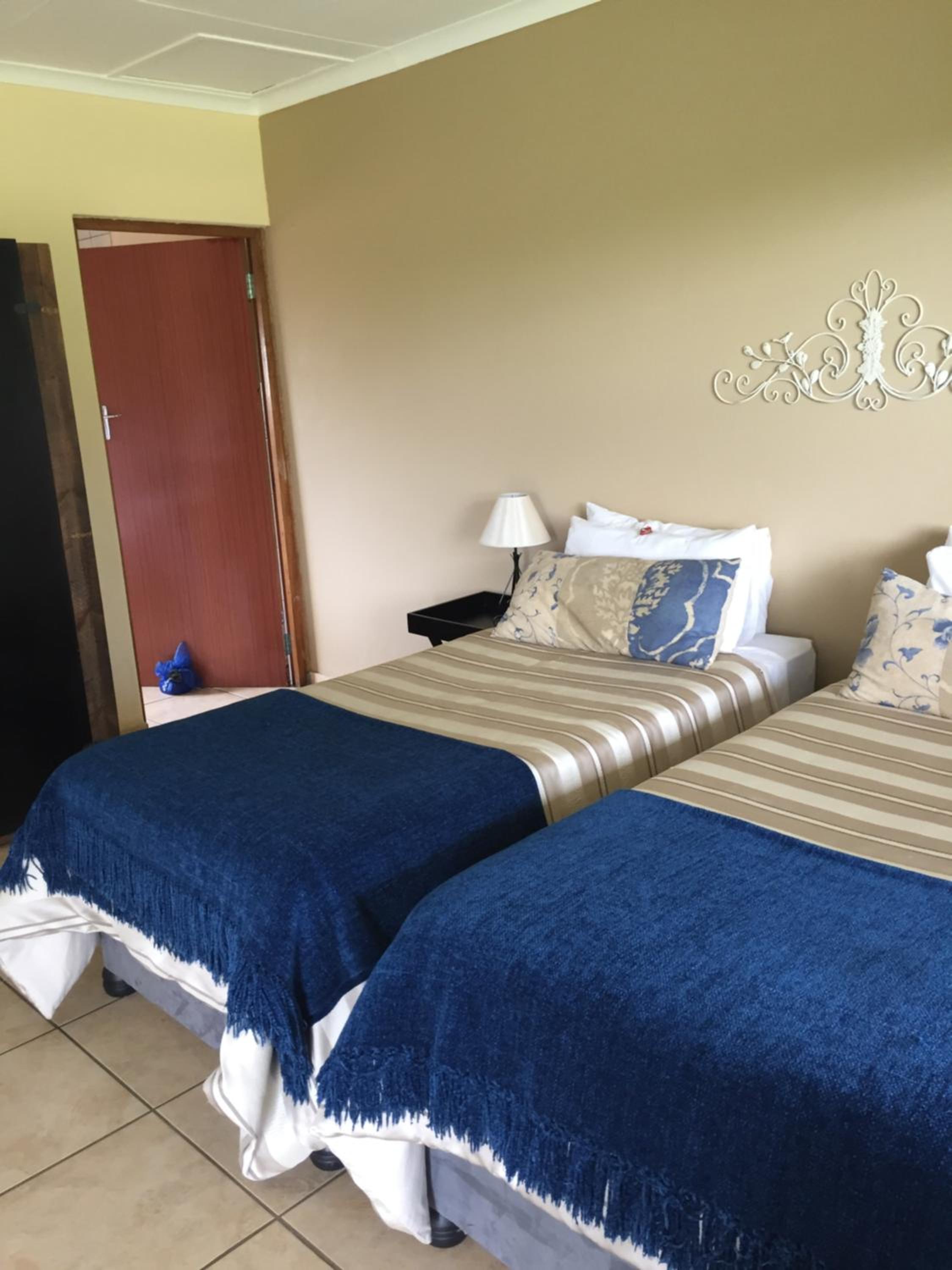 Standard Twin Room photo 2