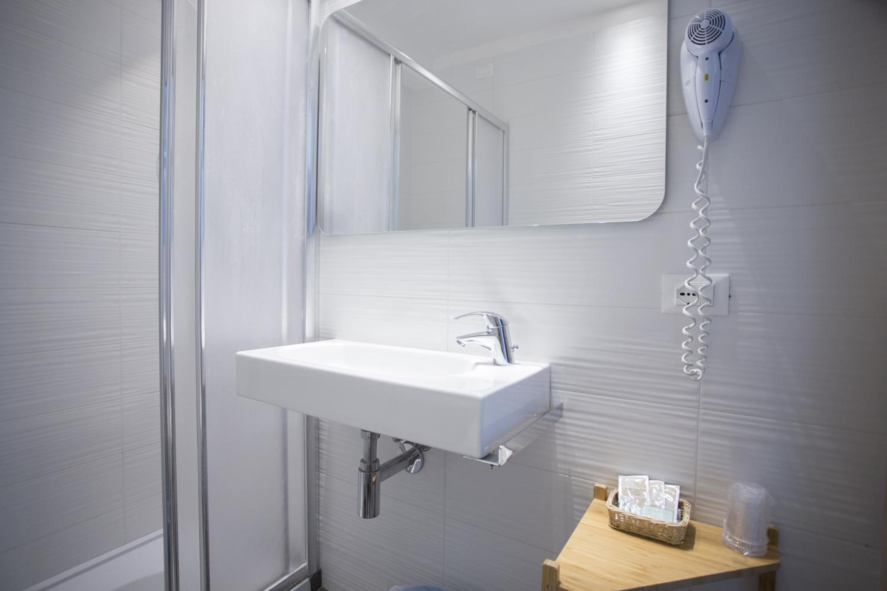 Deluxe Room - Photo 2