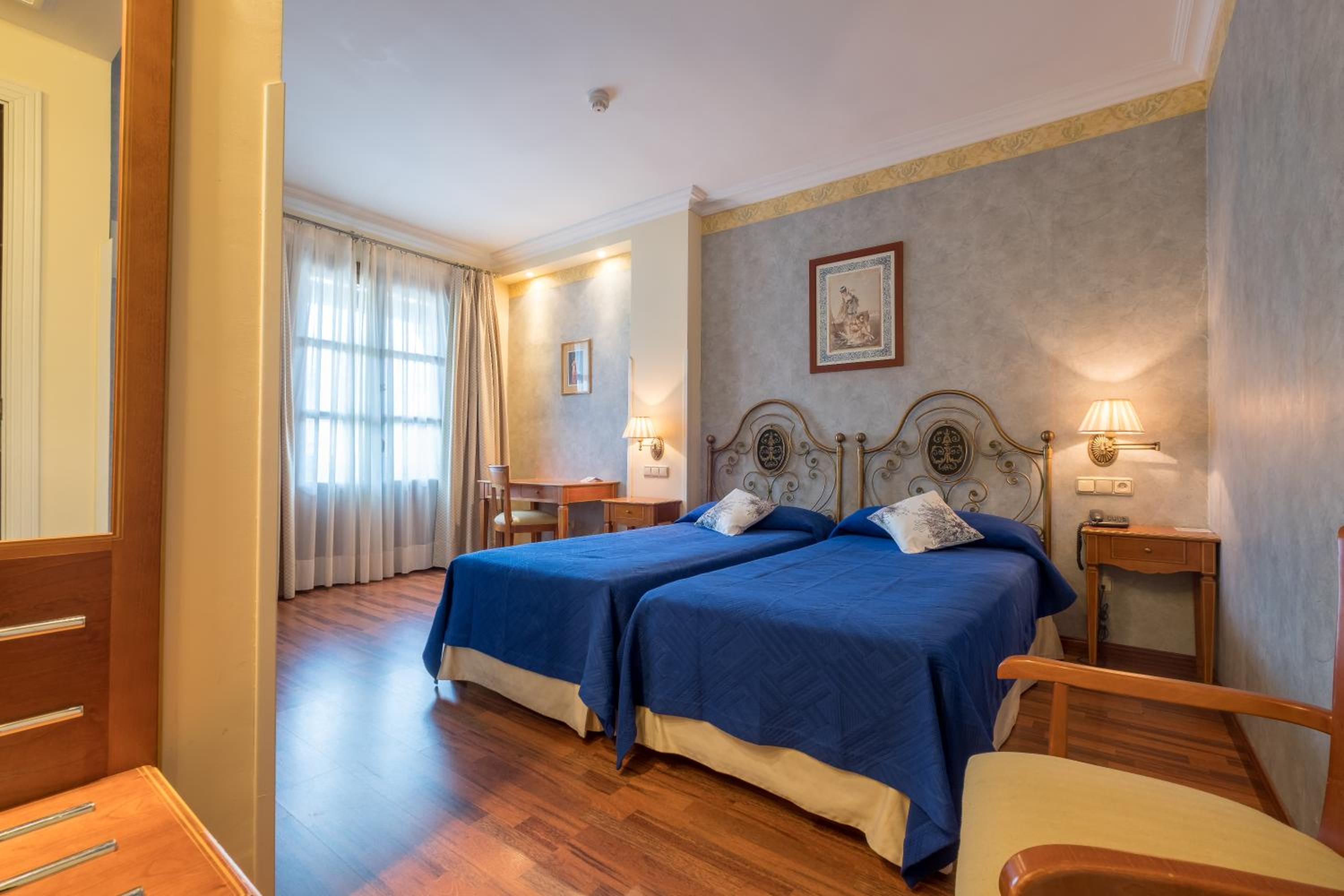 Twin Room - Photo 1
