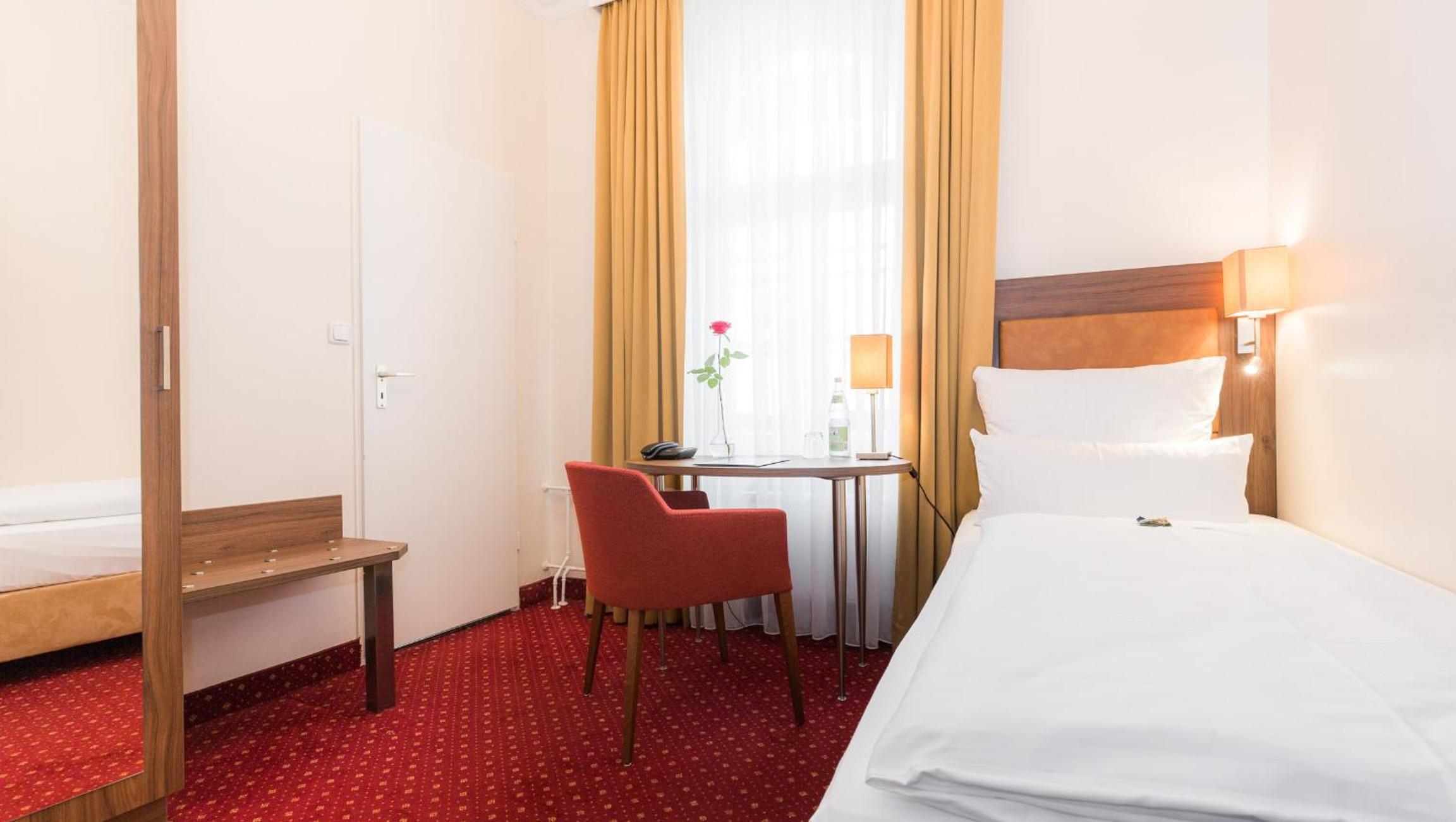 Economy Room photo 3