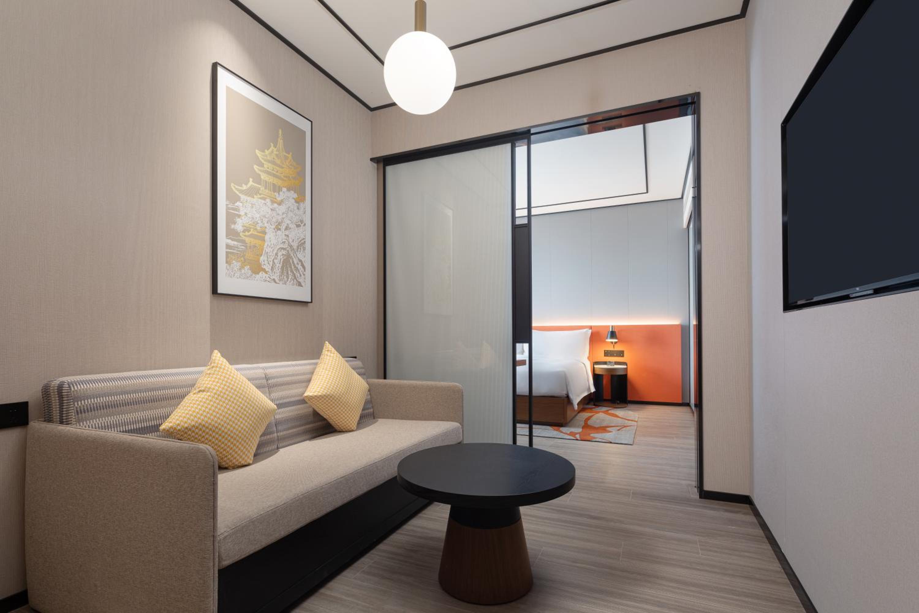 One-Bedroom King Suite with Sofa Bed photo 3