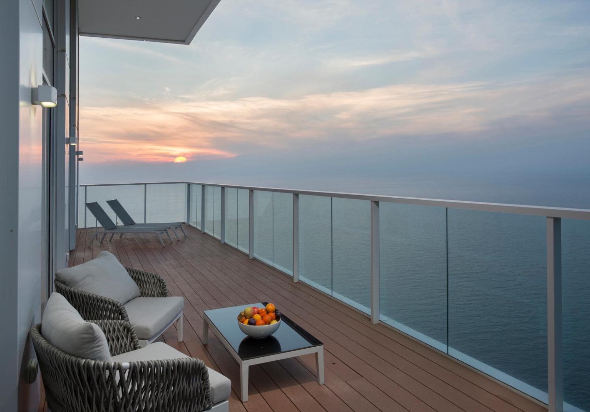 Deluxe Duplex Suite with Balcony and Sea View - Photo 2