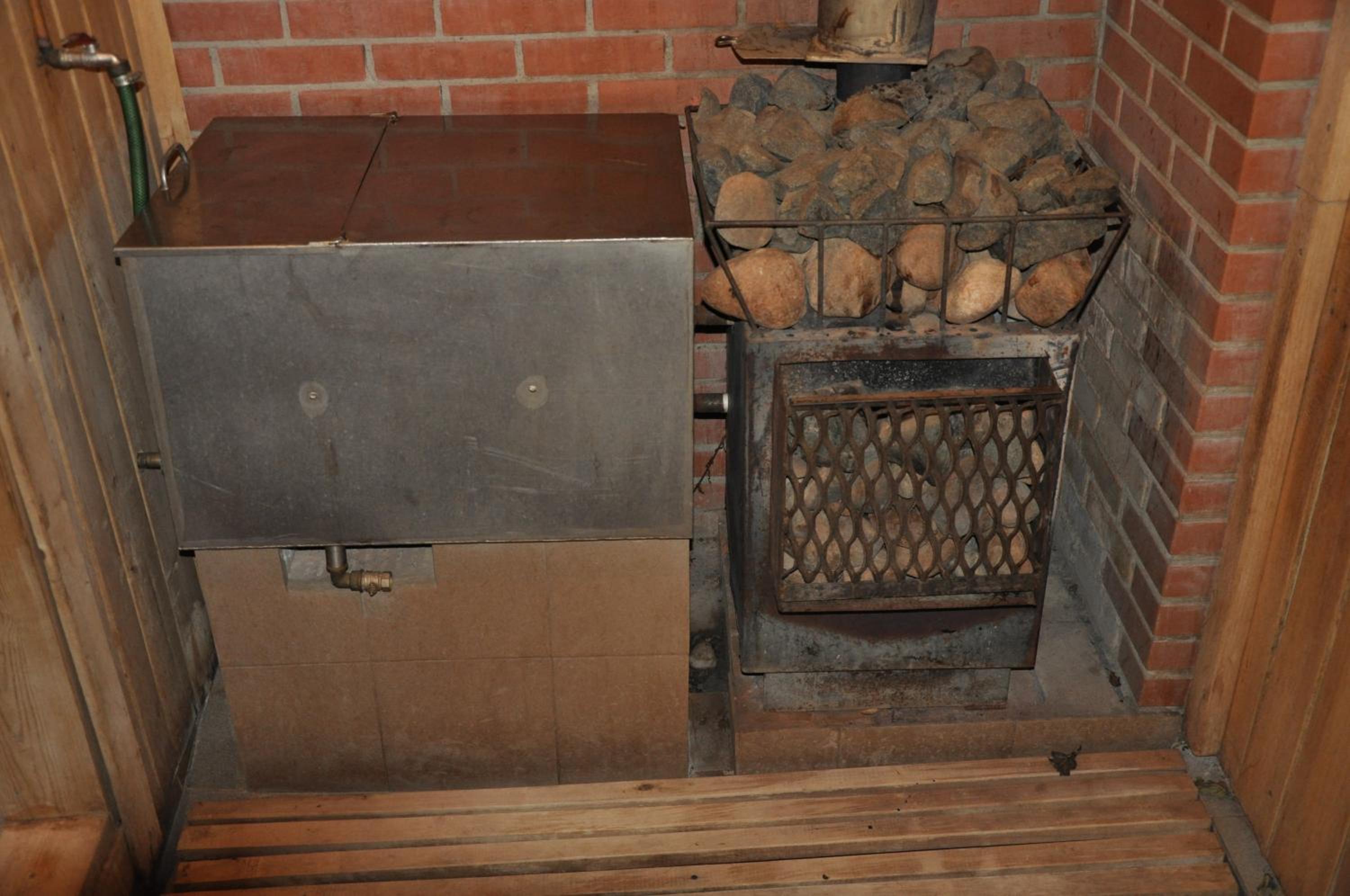 House with Sauna - Photo 10