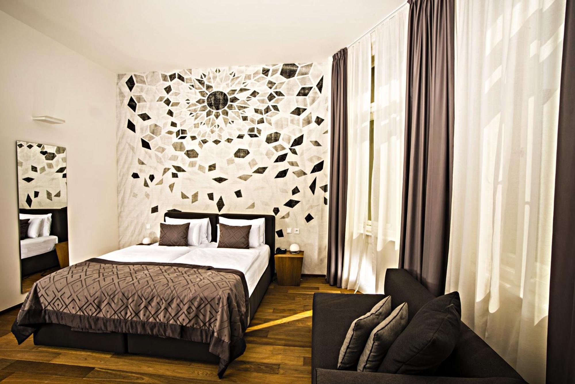 Superior Double or Twin Room with Square View
