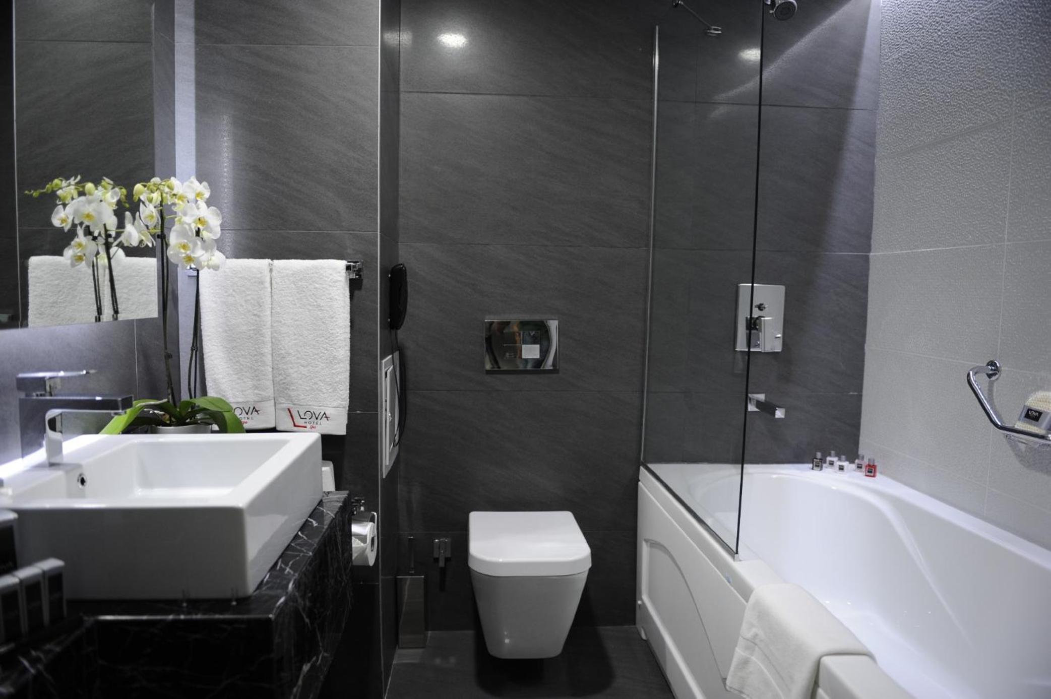 Deluxe King Room - Photo 4