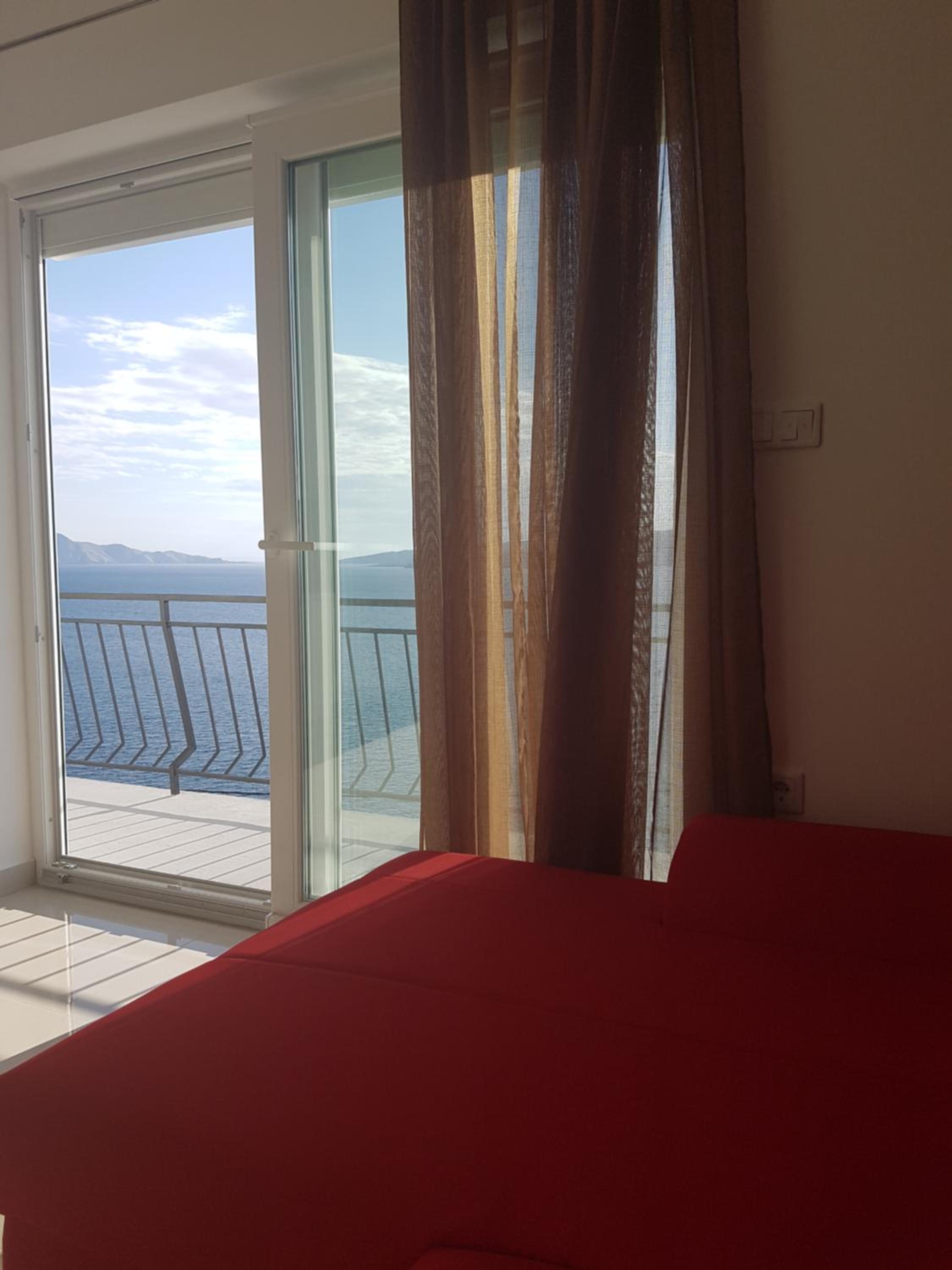 Apartment with Sea View - Photo 8