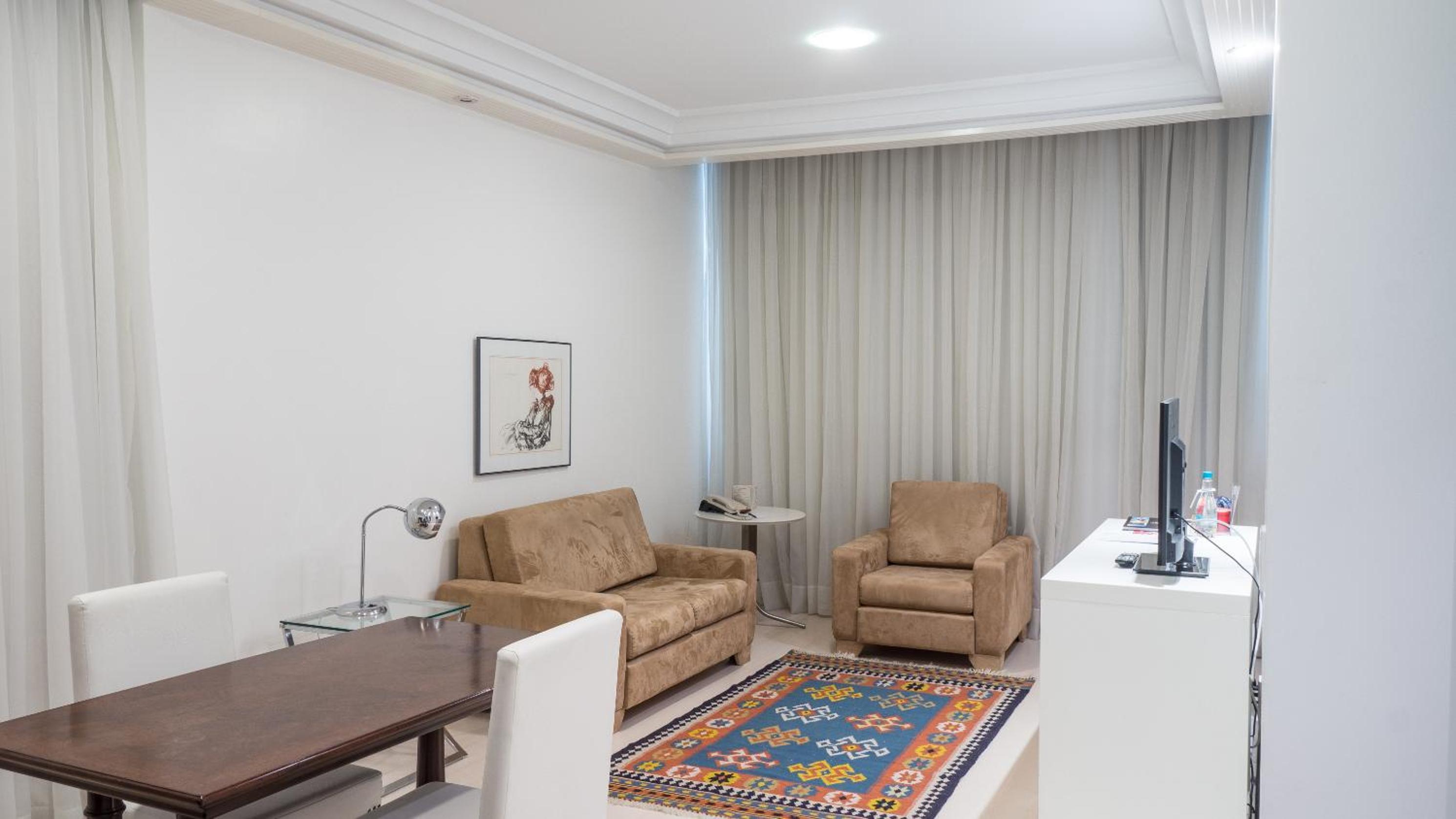 Executive Suite with Double Bed - Photo 32