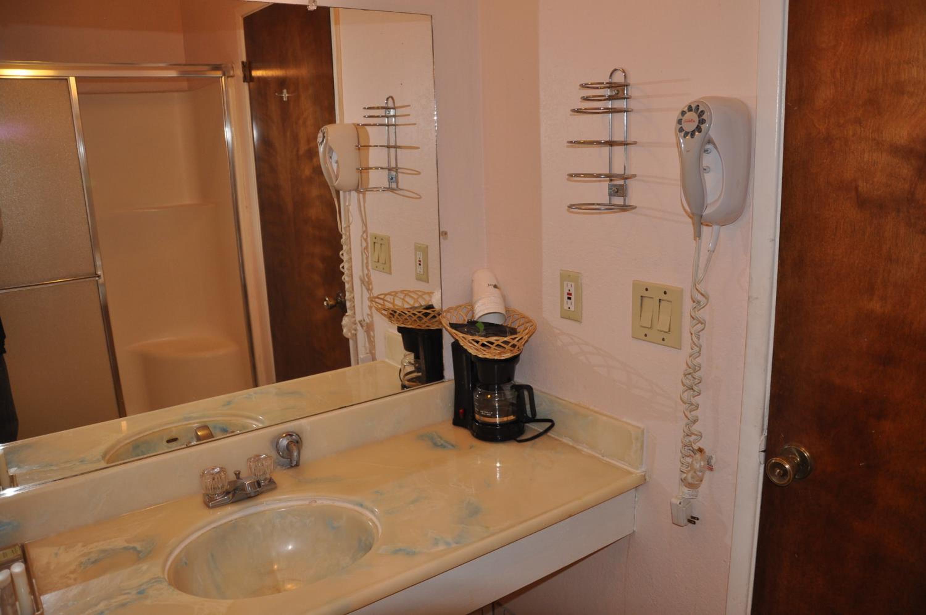 Queen Room - Disability Access - Non-Smoking photo 3