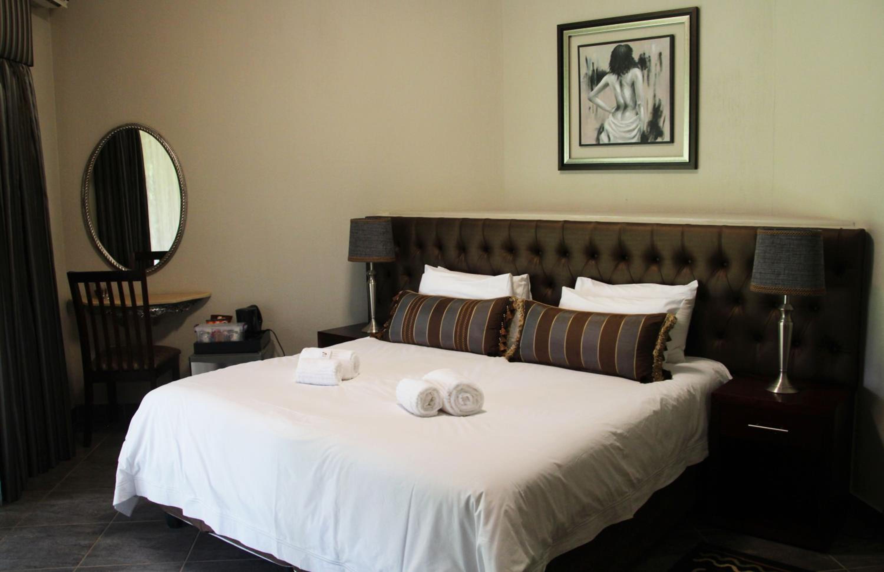 Twin Room with Private Bathroom photo 2