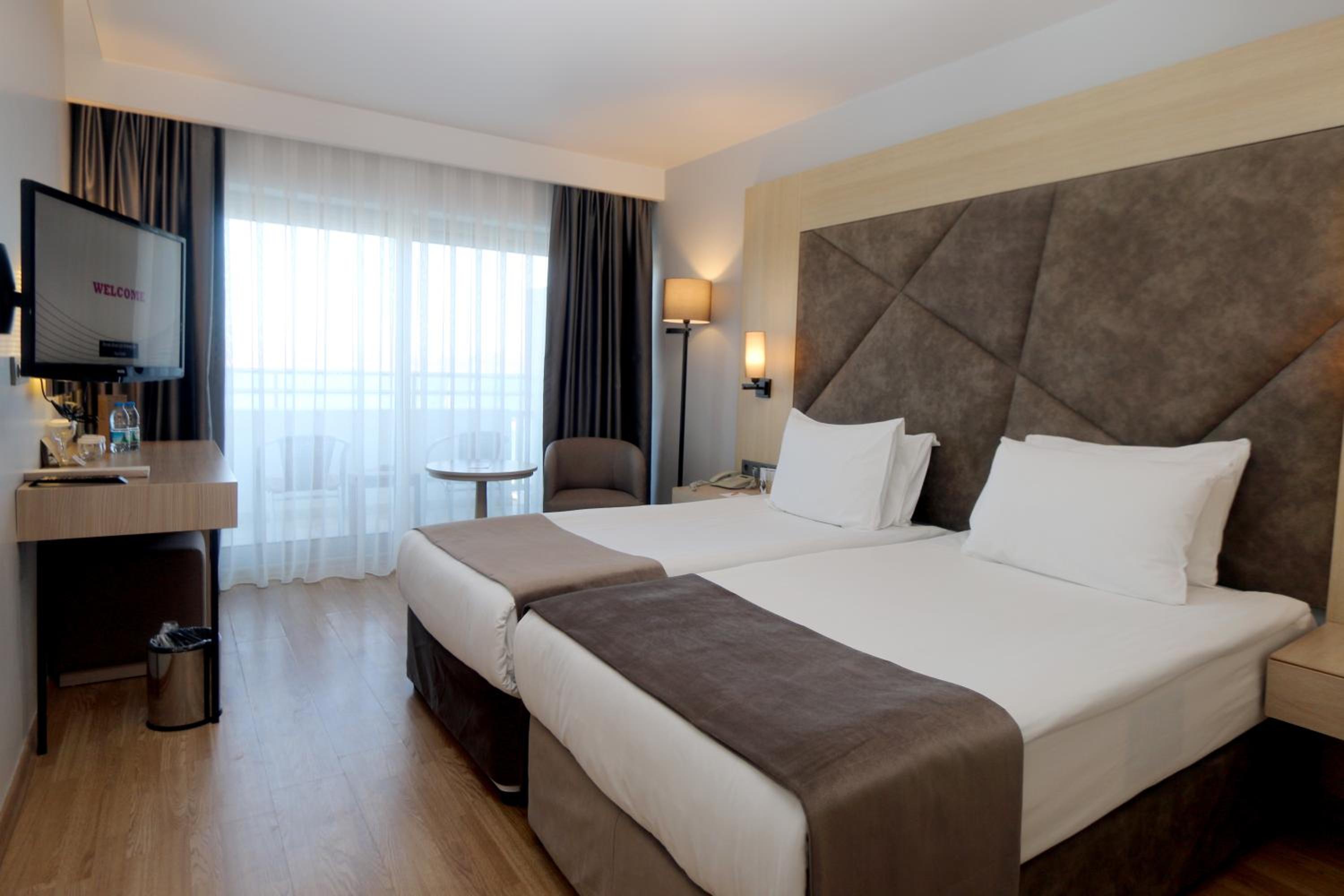 Superior Double Room with Sea View - Photo 4