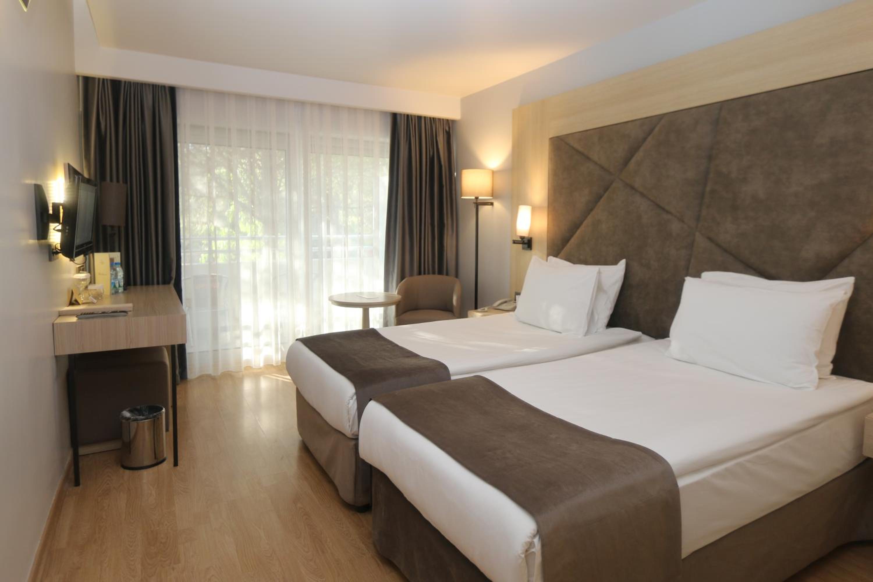 Superior Double Room with Land View - Photo 2