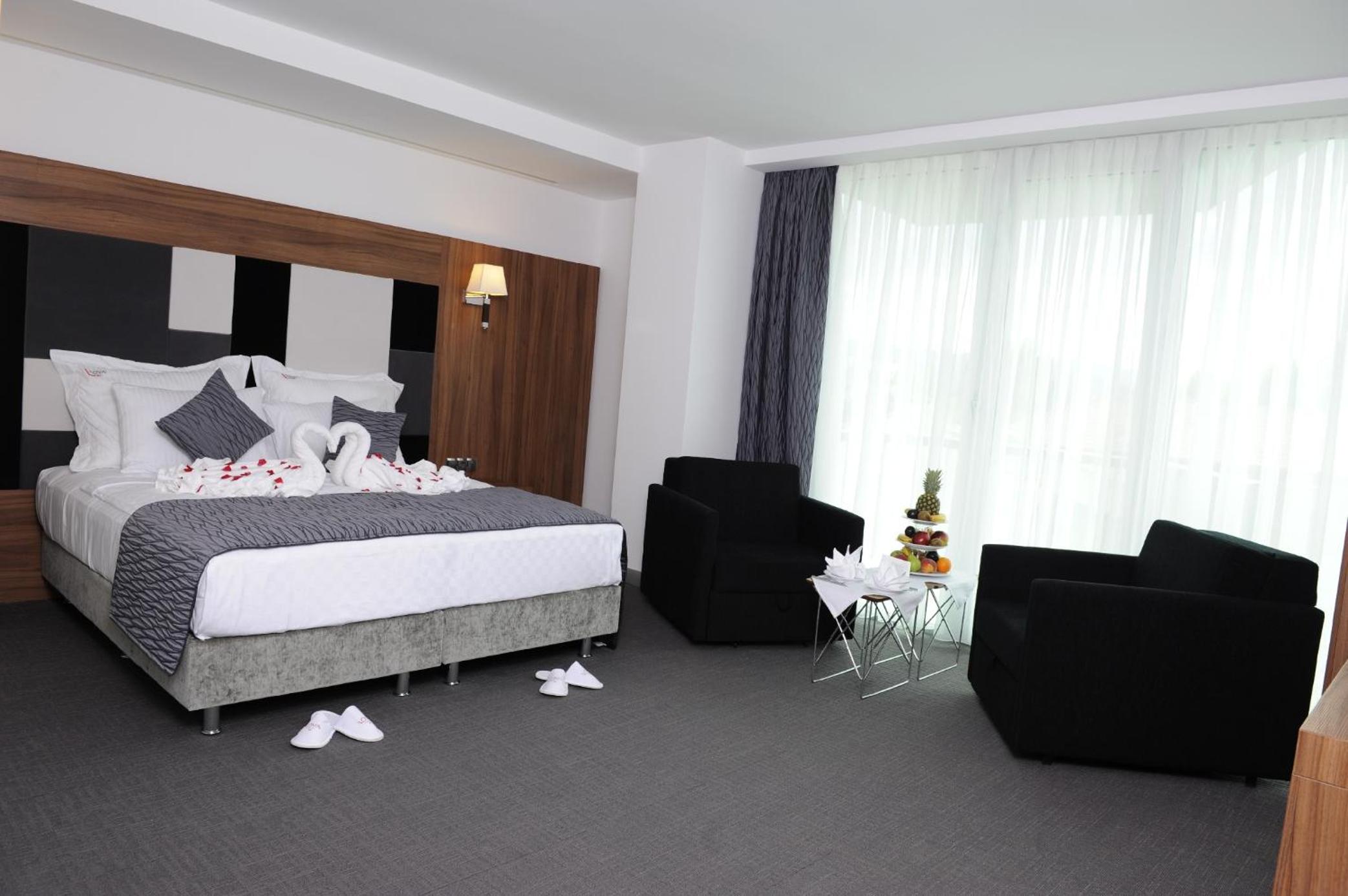 Premier King Room - Photo 1