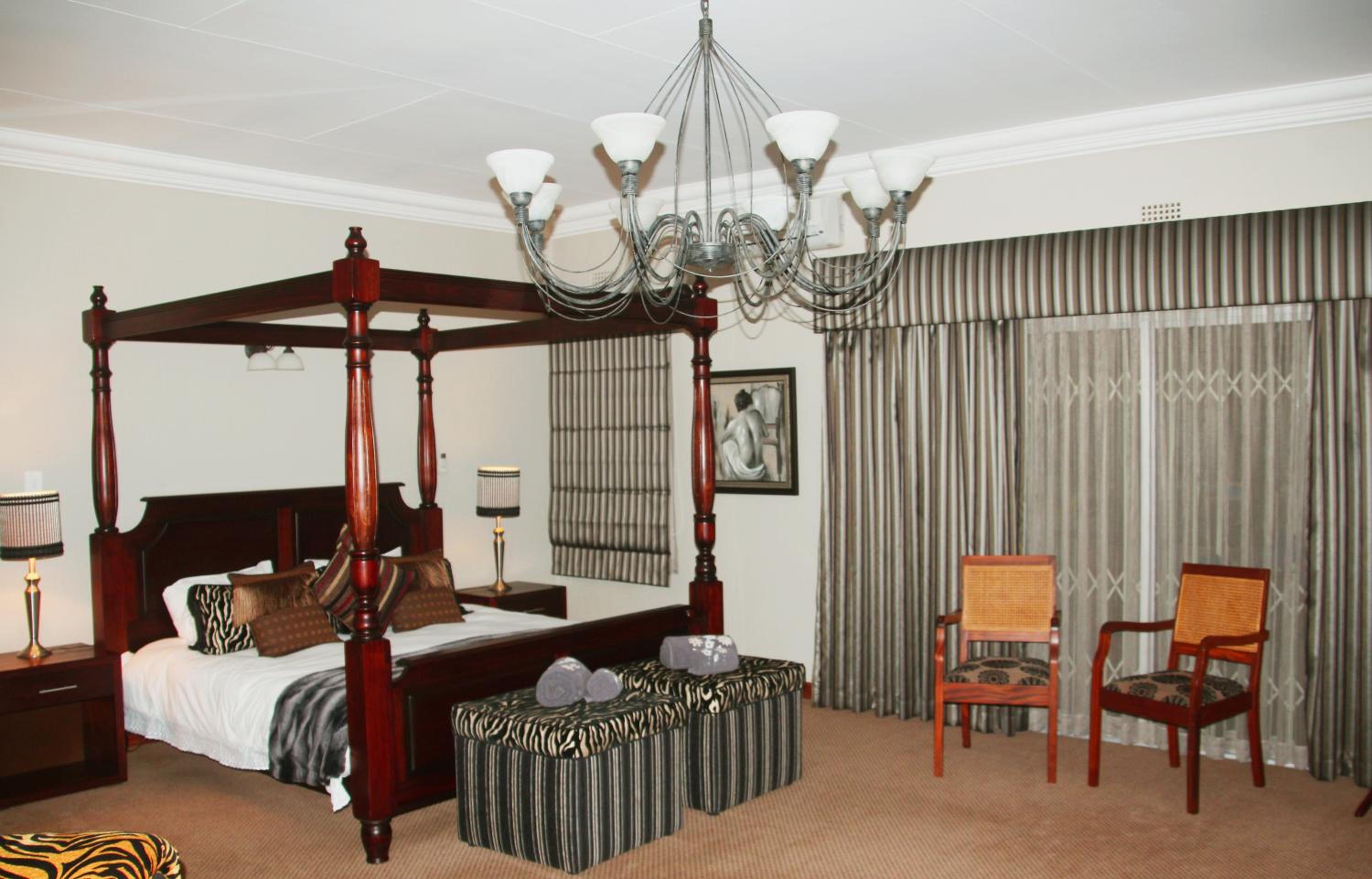 King Room with Balcony - Photo 2