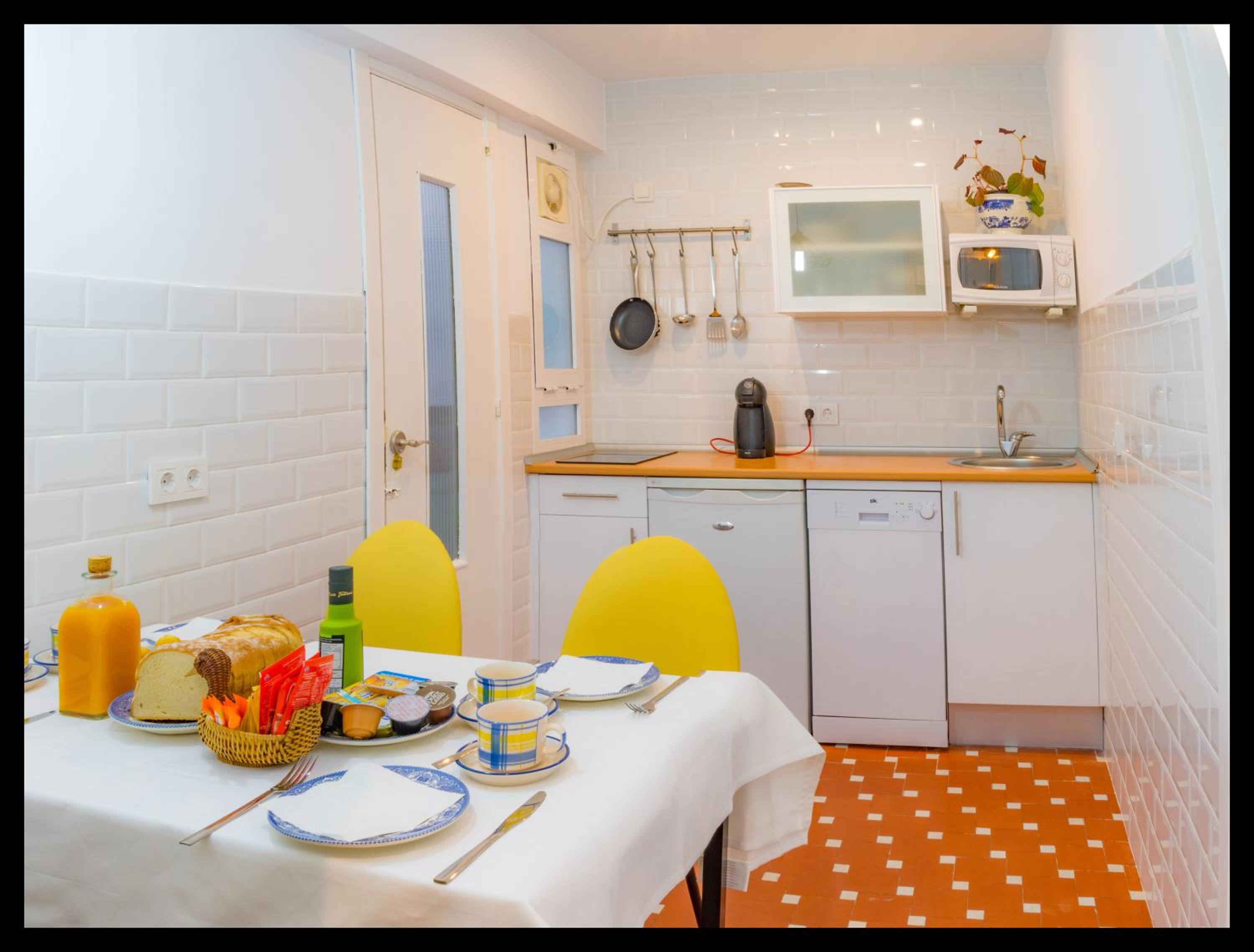 Deluxe Apartment - Photo 2