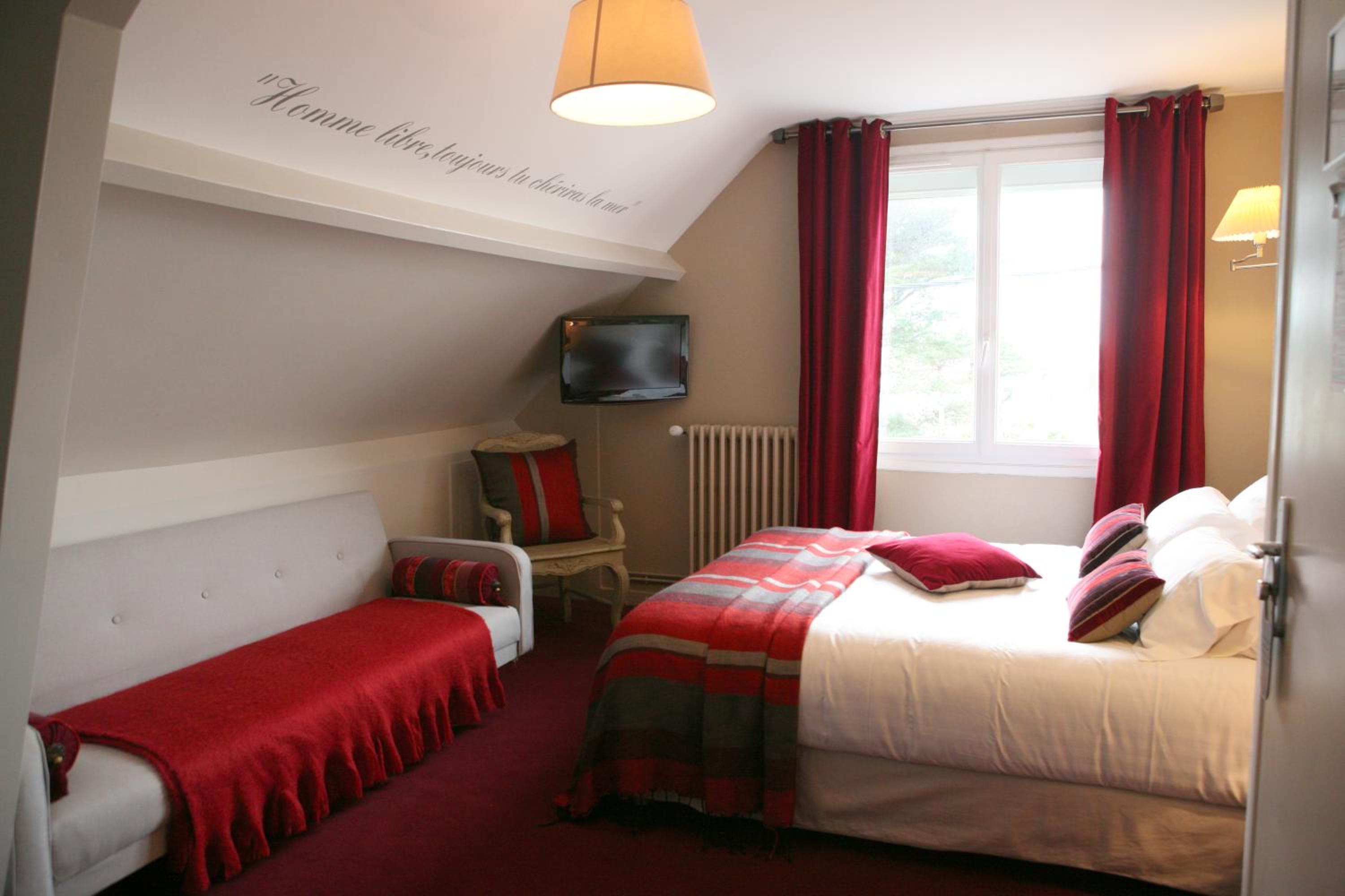 Superior Triple Room photo 3