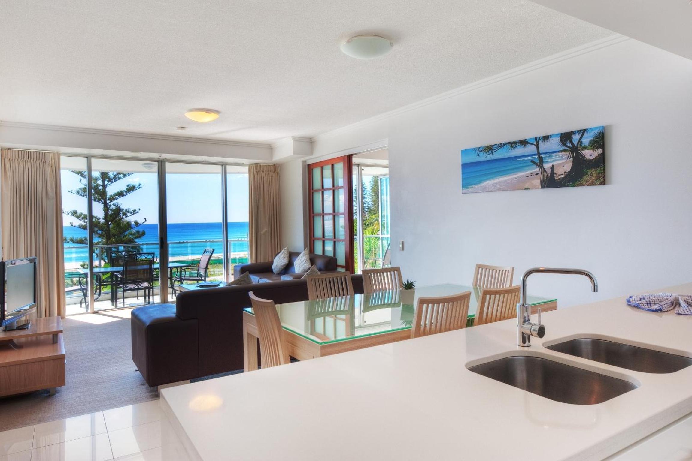Two-Bedroom Apartment with Ocean View - Photo 2