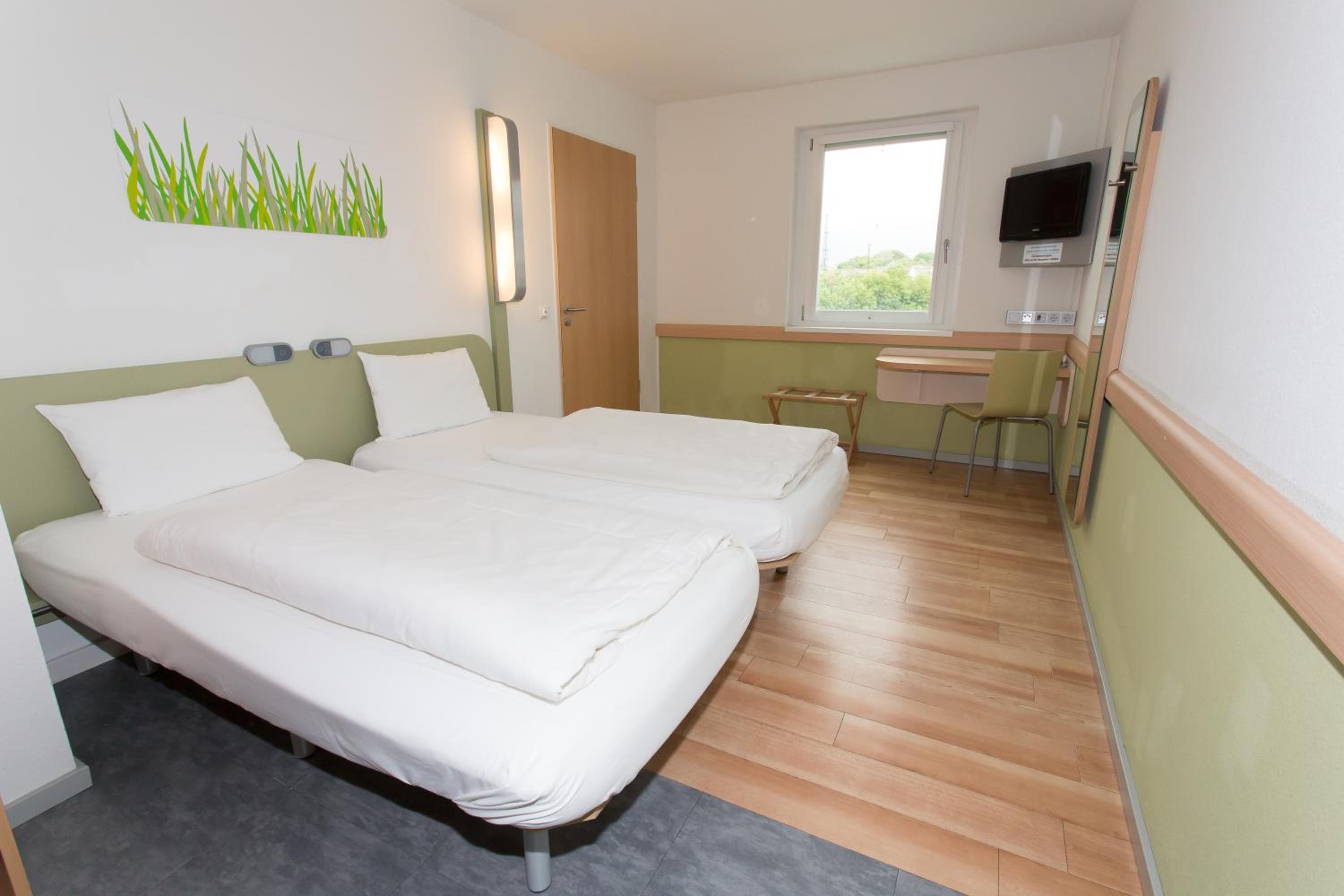 Standard Double or Twin Room - Photo 13