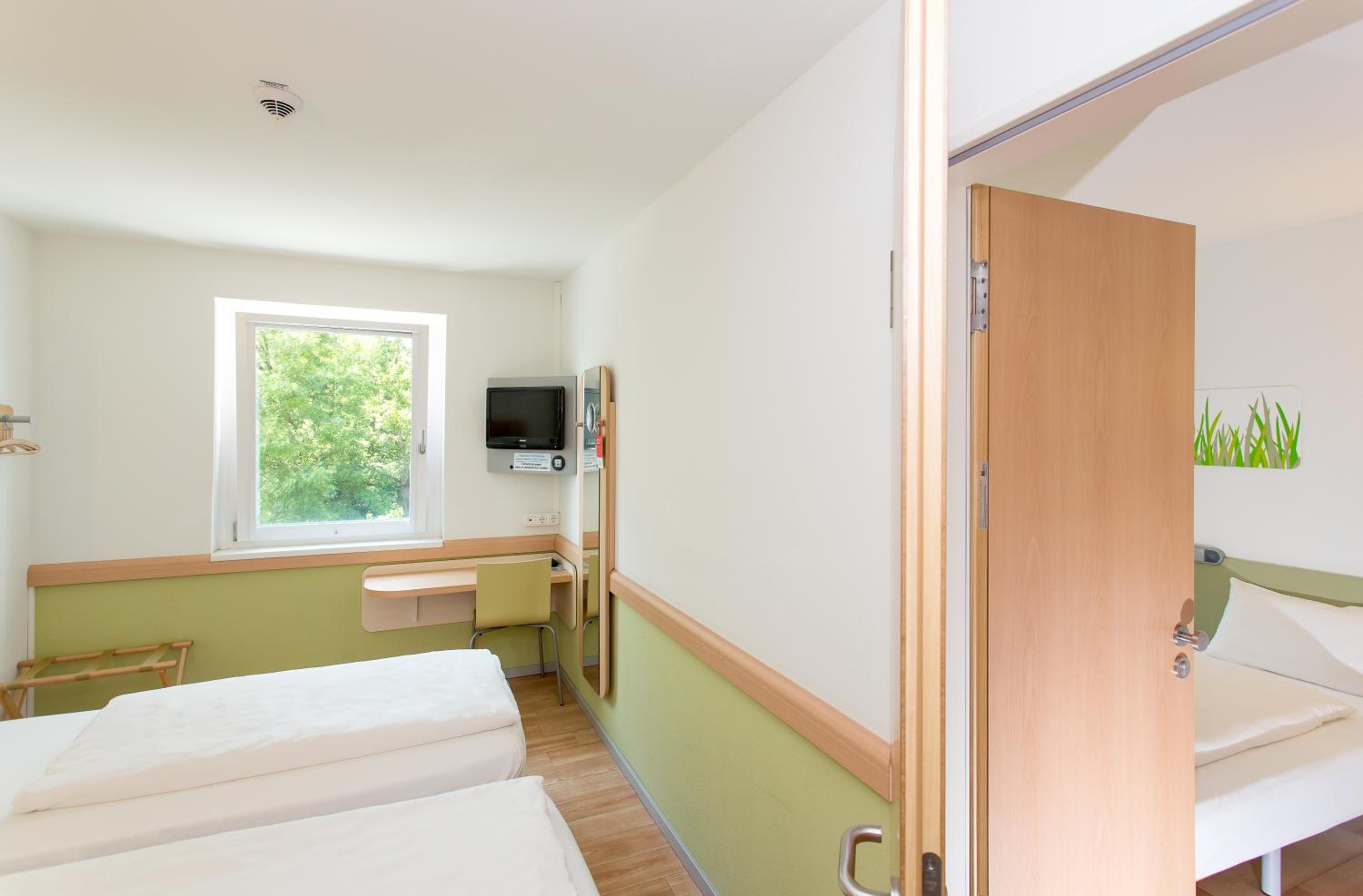 Standard Double or Twin Room - Photo 14