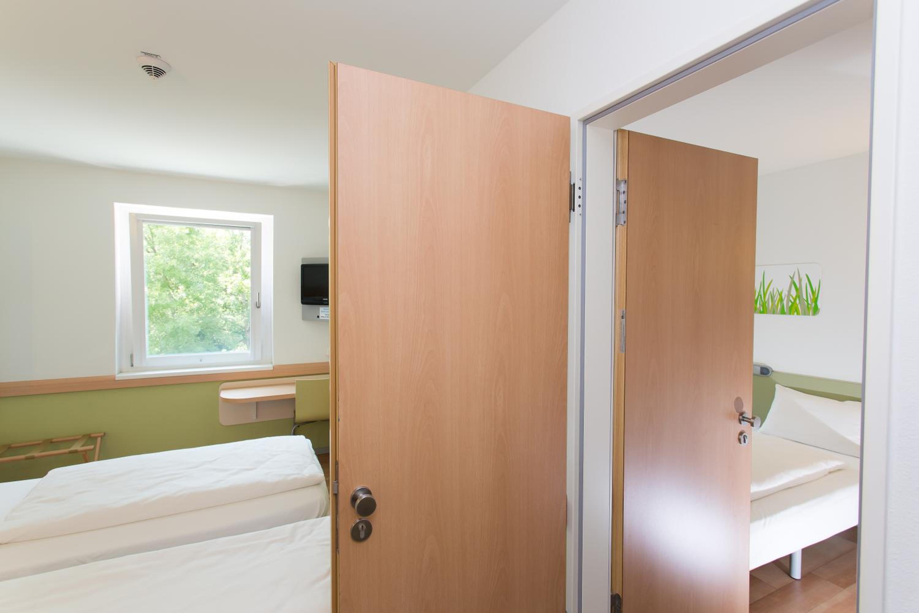Standard Double or Twin Room - Photo 15