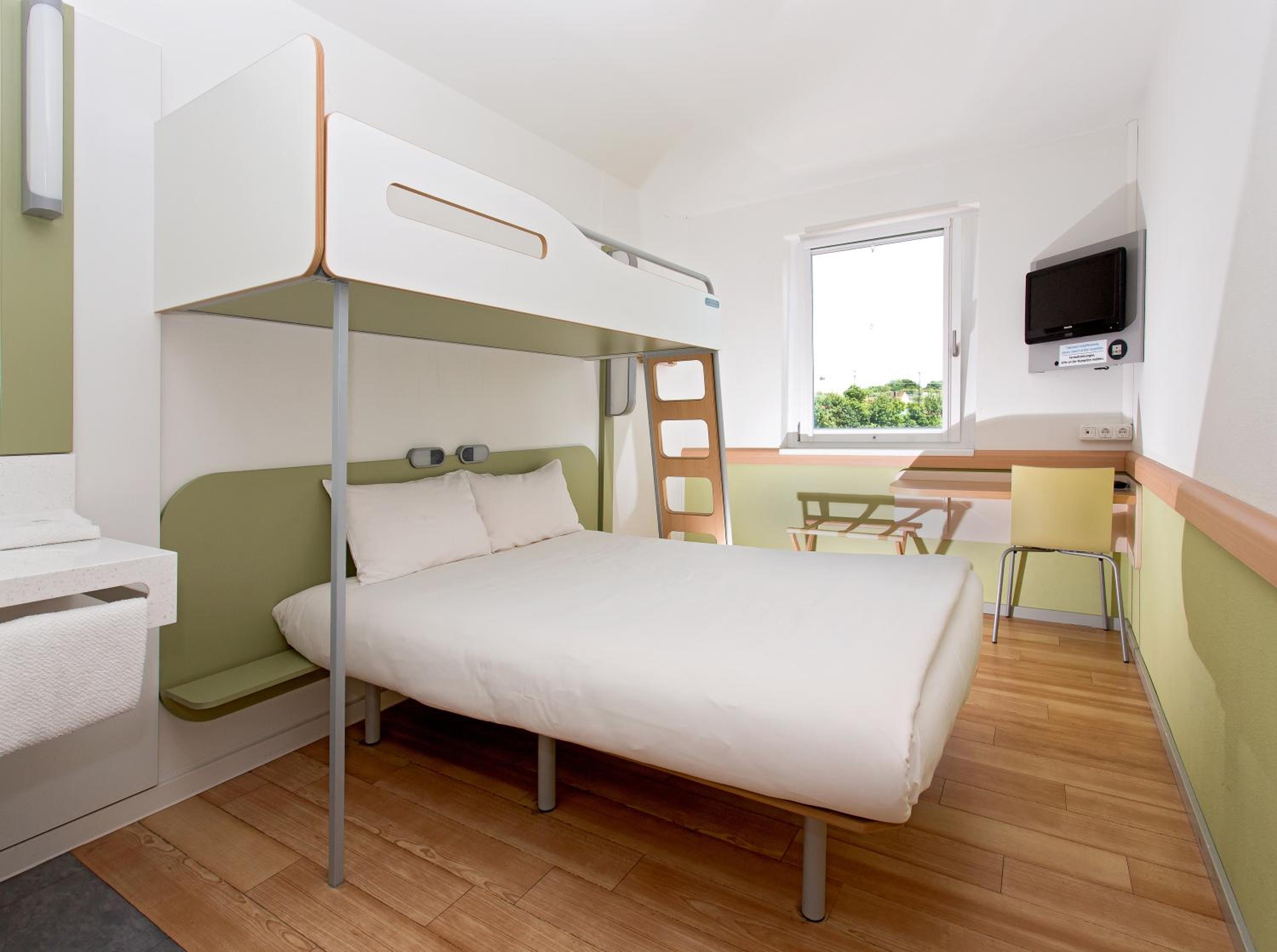 Standard Double or Twin Room - Photo 9