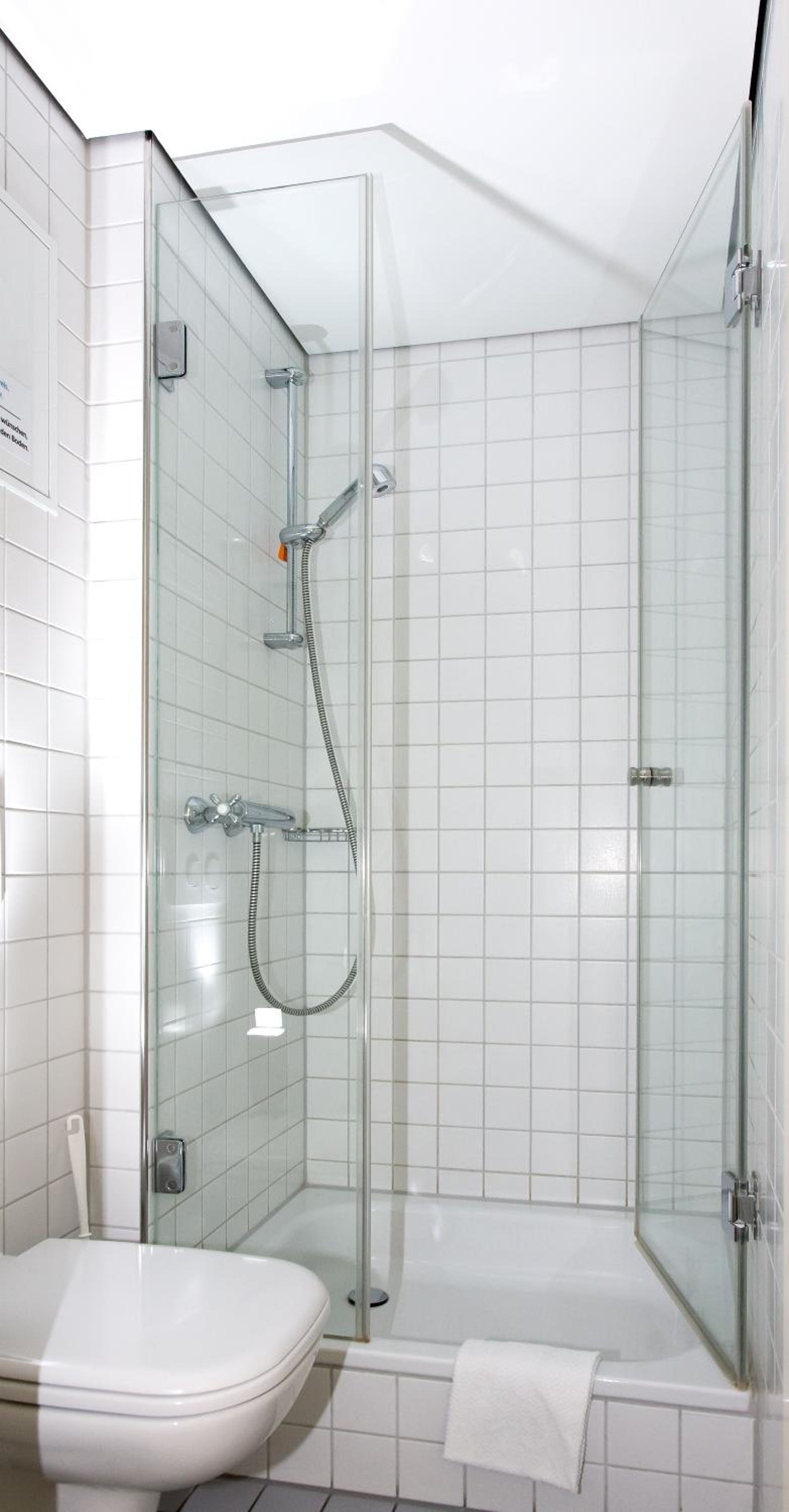 Standard Double or Twin Room - Photo 10