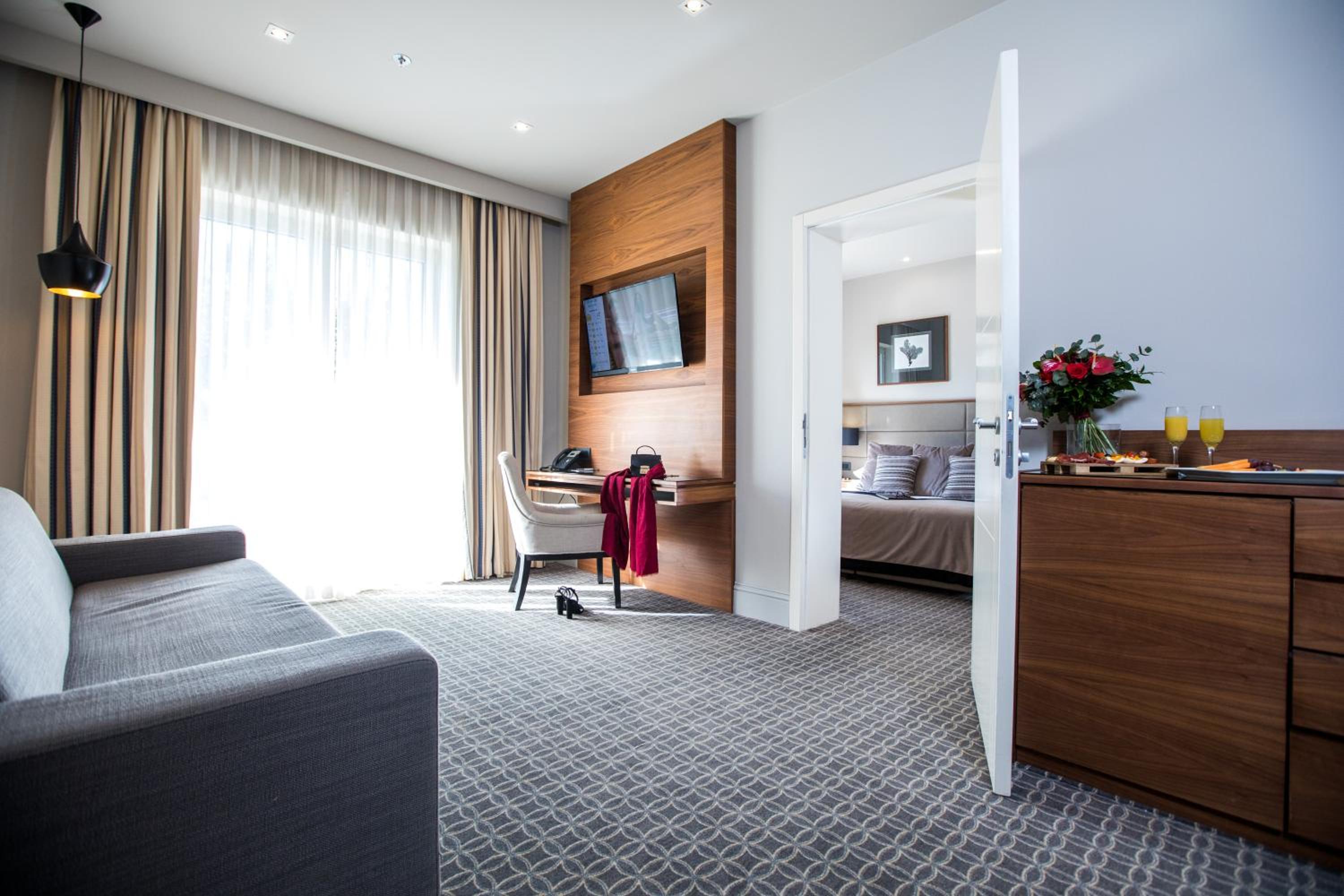 Luxury Suite with Balcony and Sea View