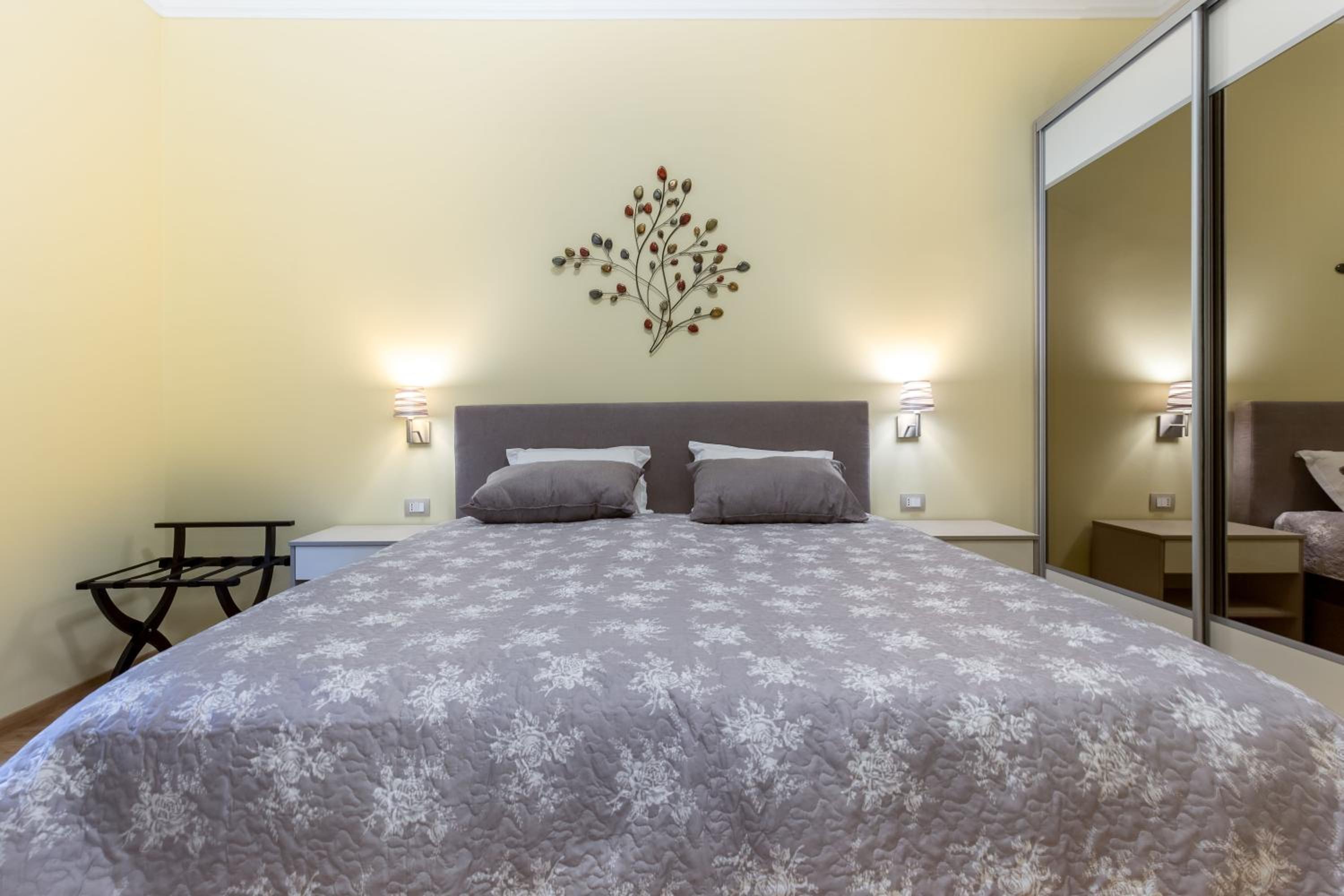 One-Bedroom Apartment - Photo 15