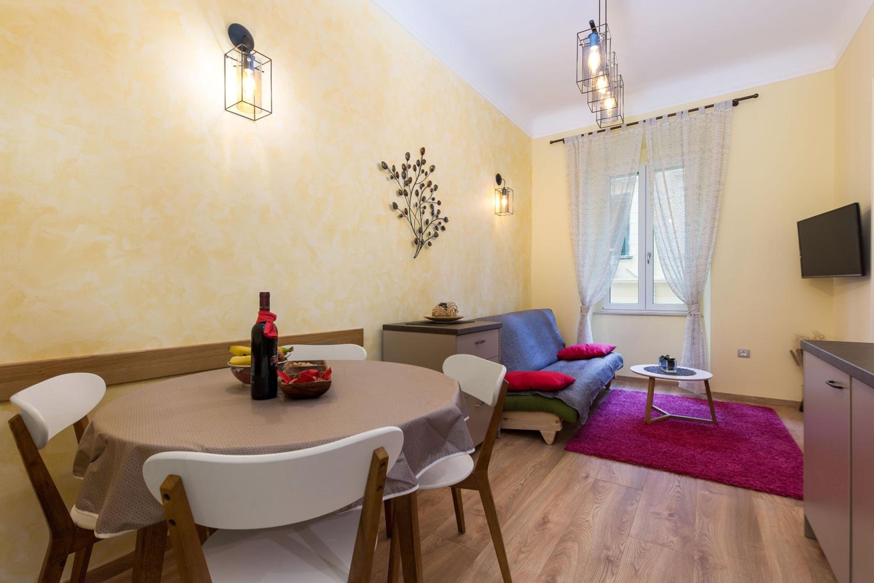 One-Bedroom Apartment - Photo 14