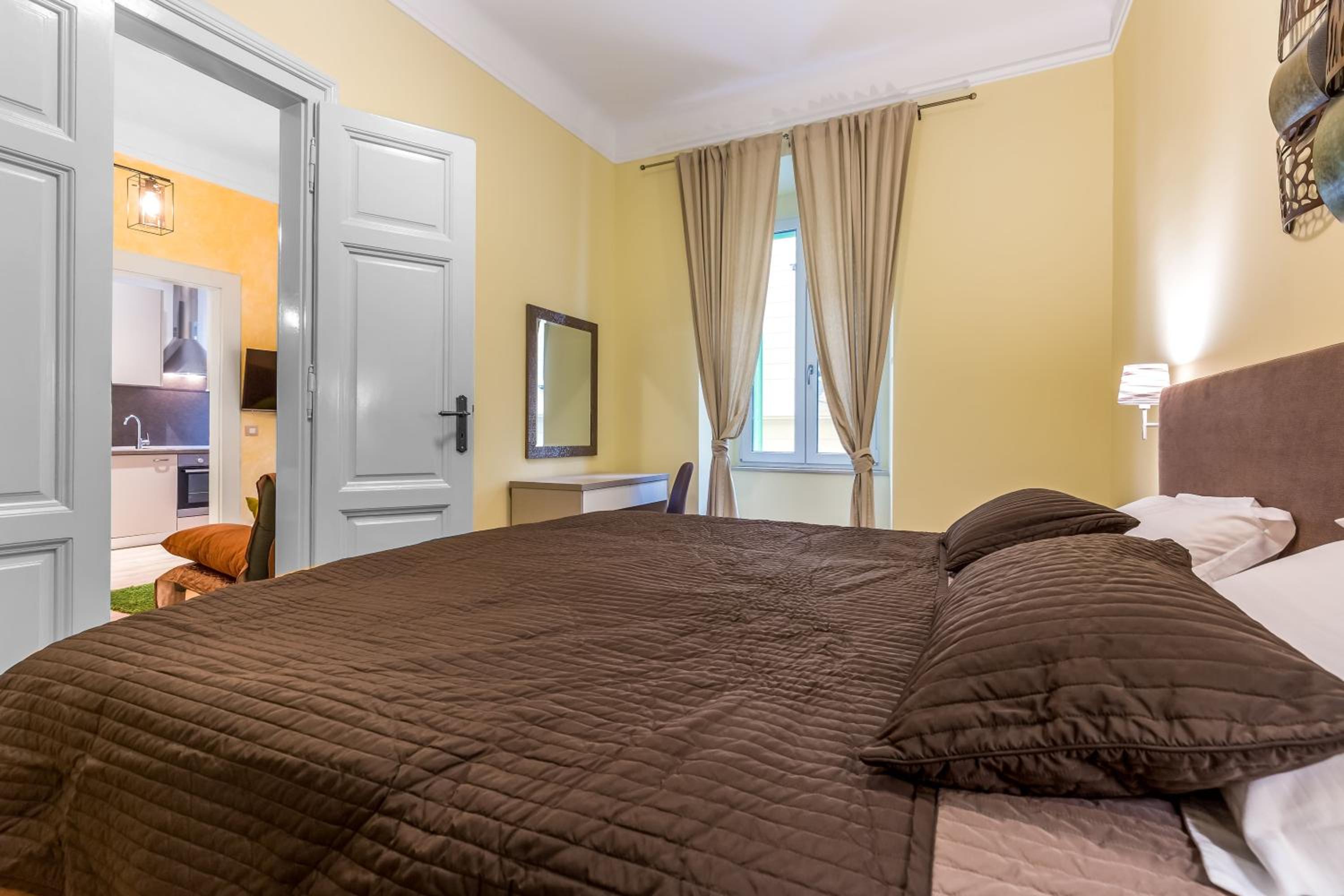 One-Bedroom Apartment - Photo 12