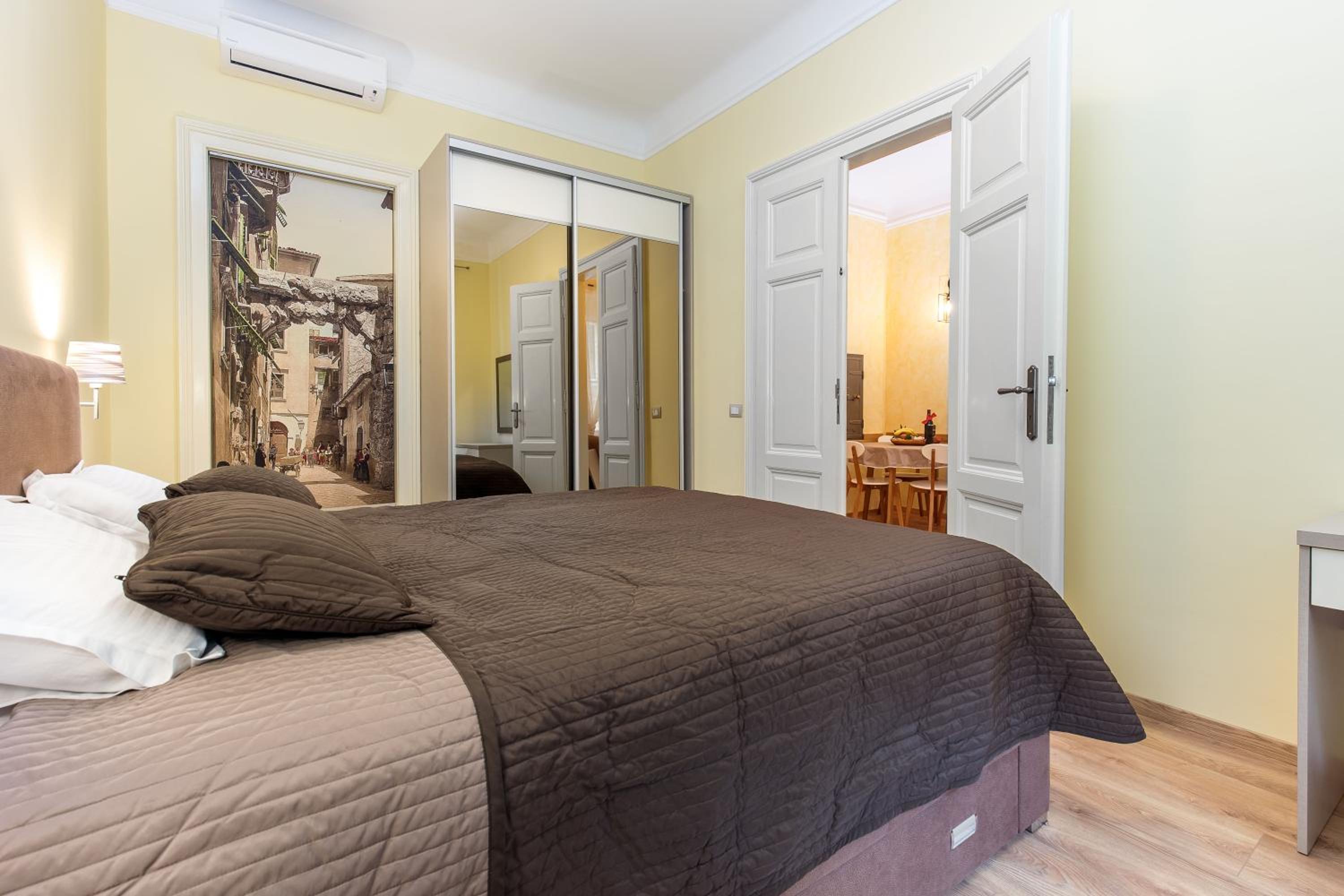 One-Bedroom Apartment - Photo 11