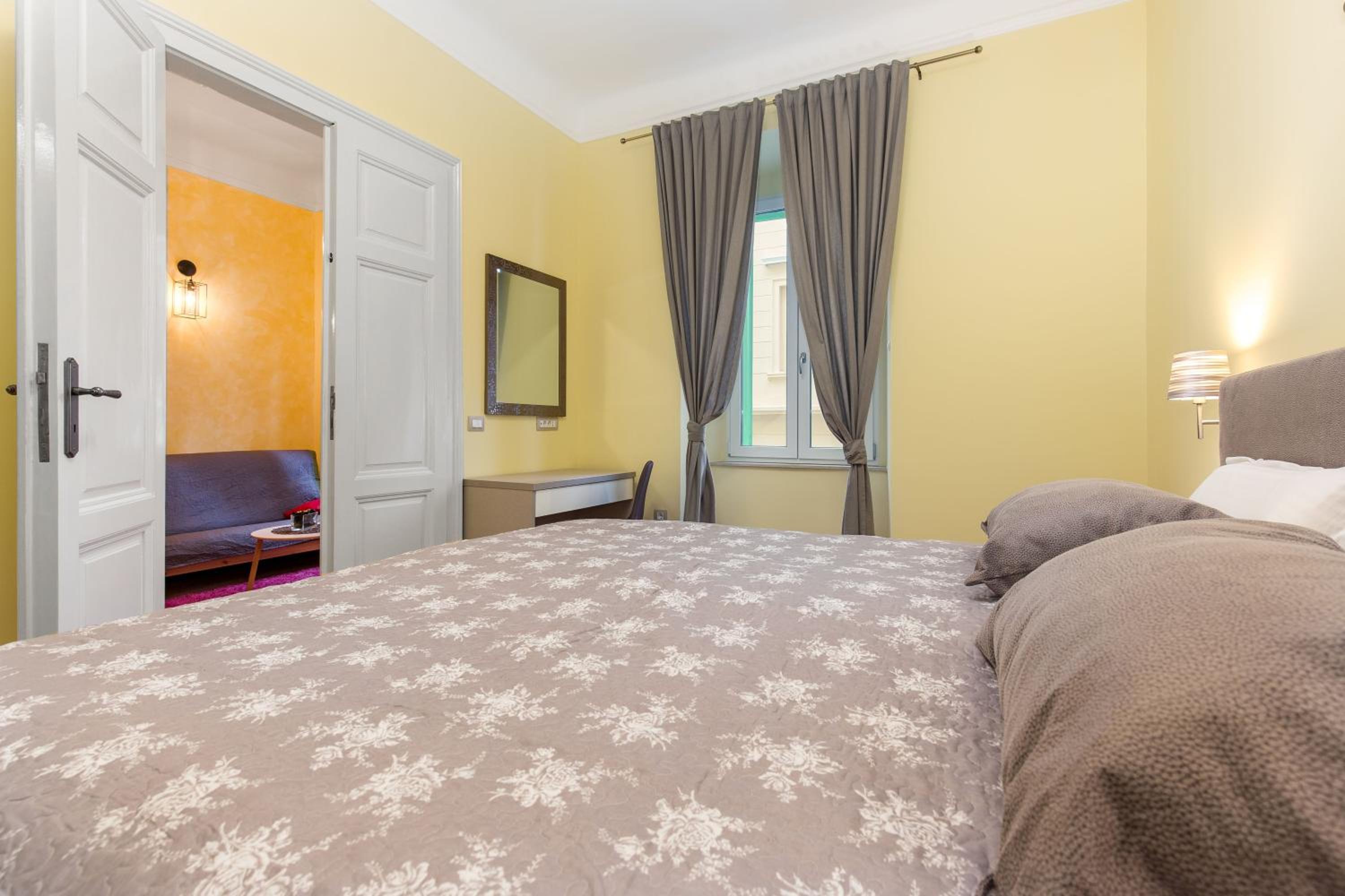 One-Bedroom Apartment - Photo 3