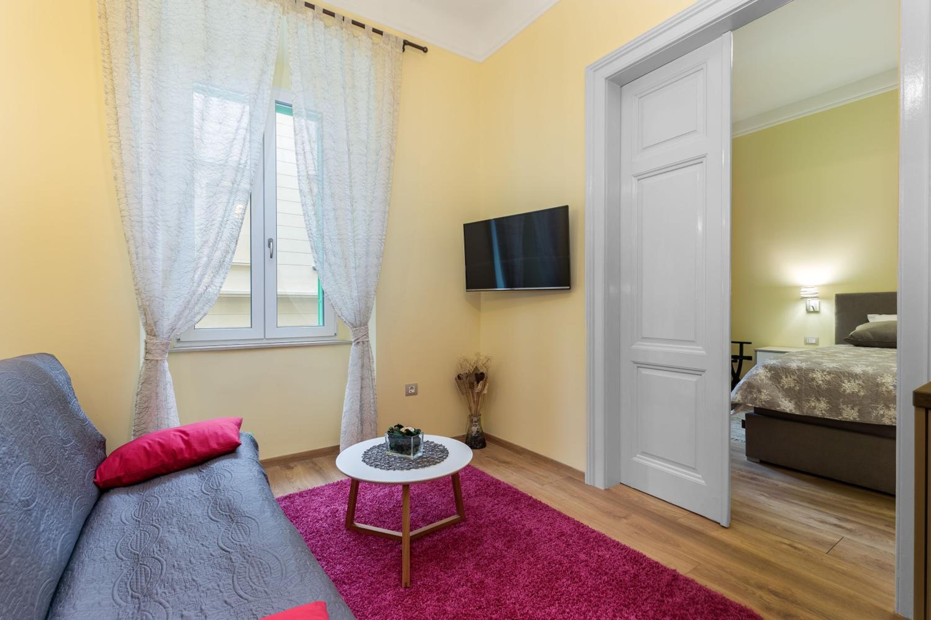 One-Bedroom Apartment - Photo 32