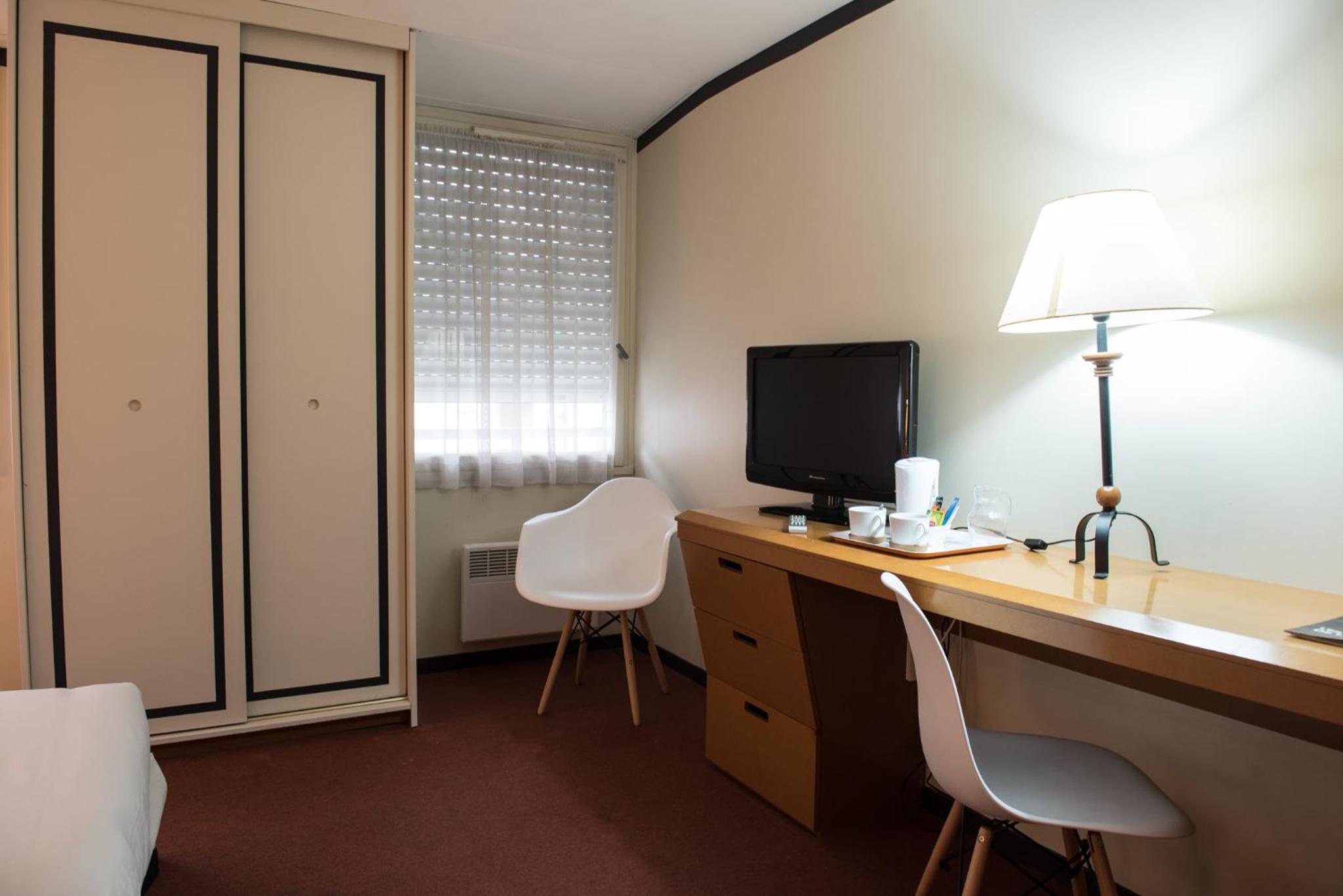 Twin Room - Photo 5
