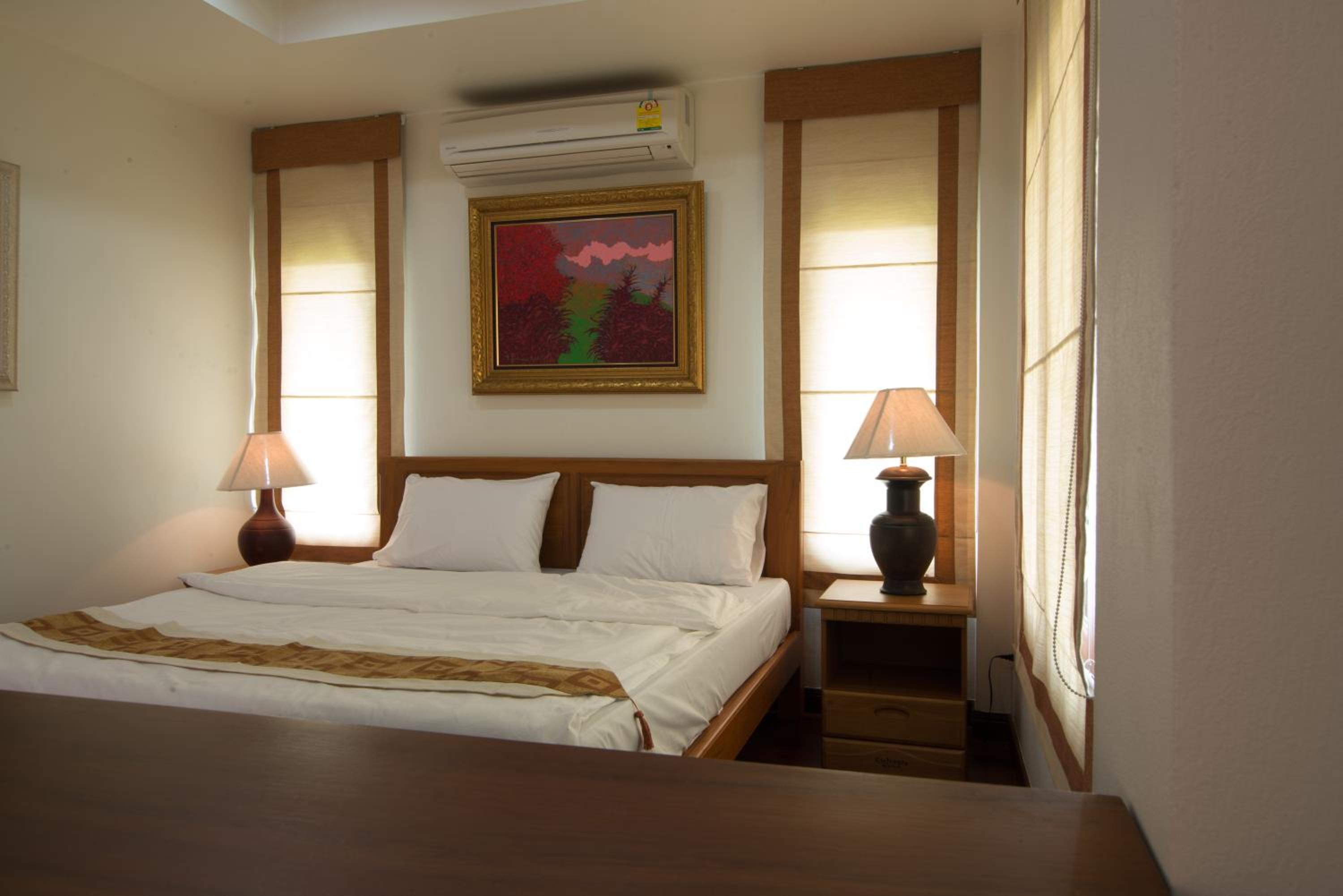 Deluxe Double Room with Balcony - Photo 3