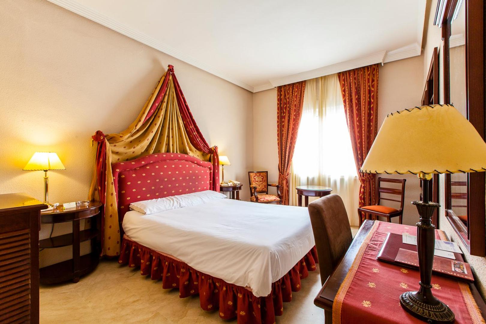 Deluxe Double or Twin Room photo 3