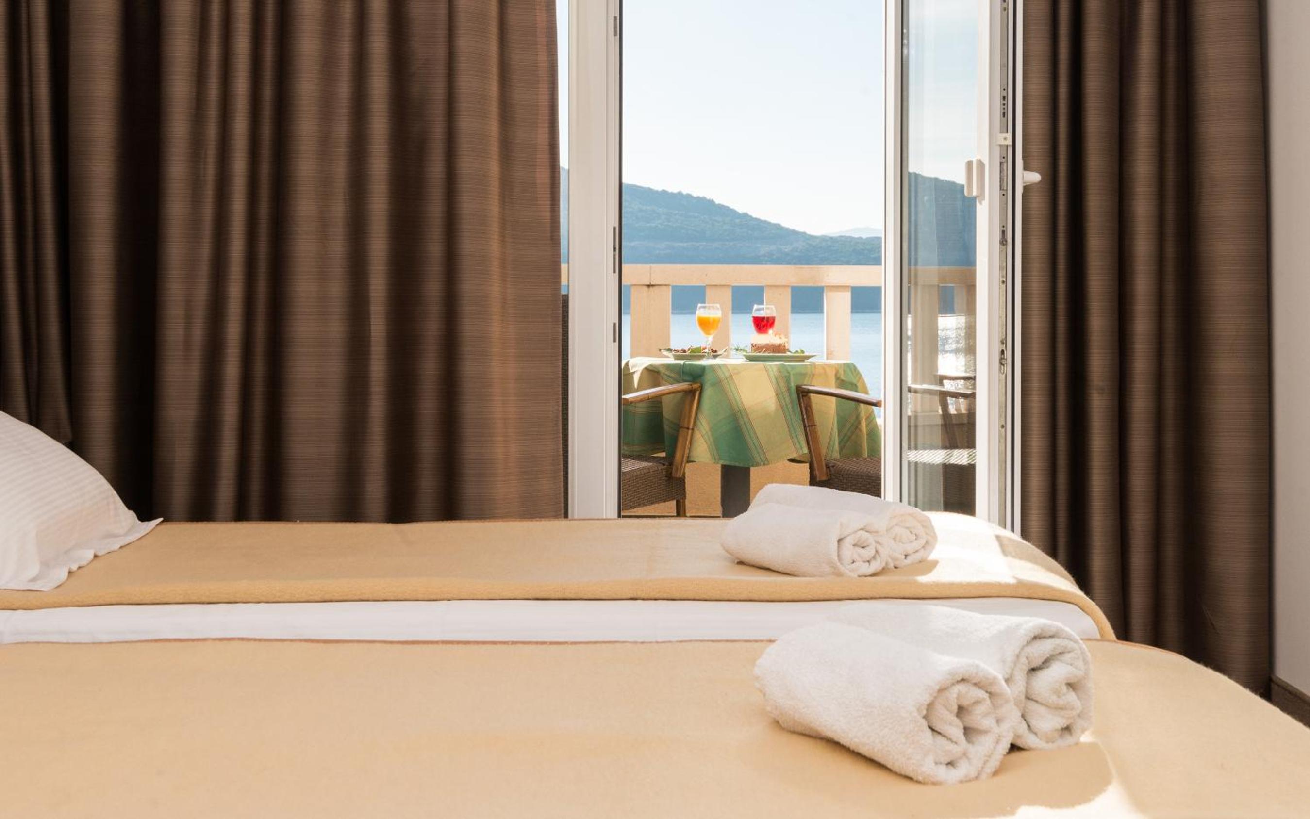 Double or Twin Room with Sea View