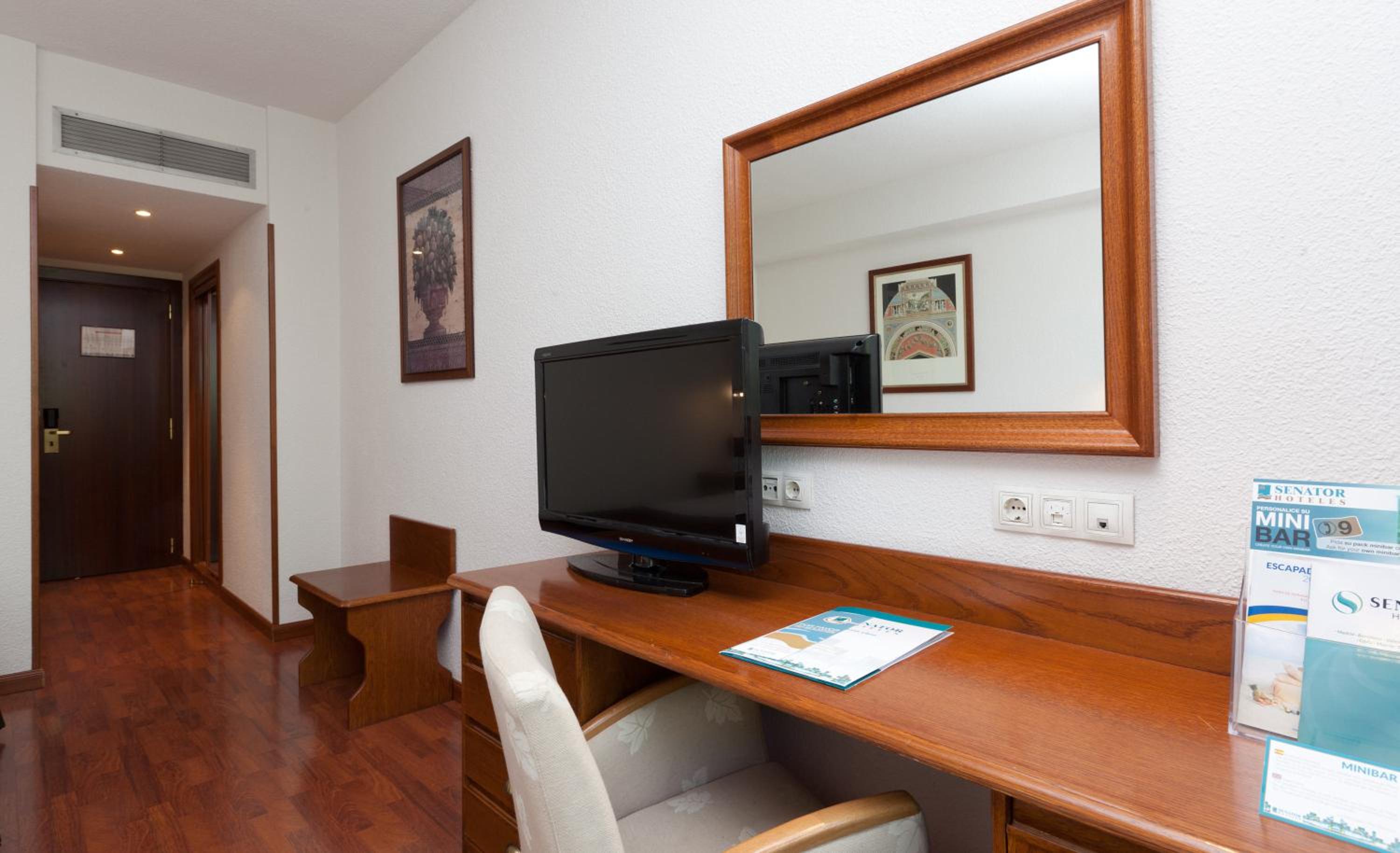 Triple Room (2 Adults + 1 Child) - Photo 4
