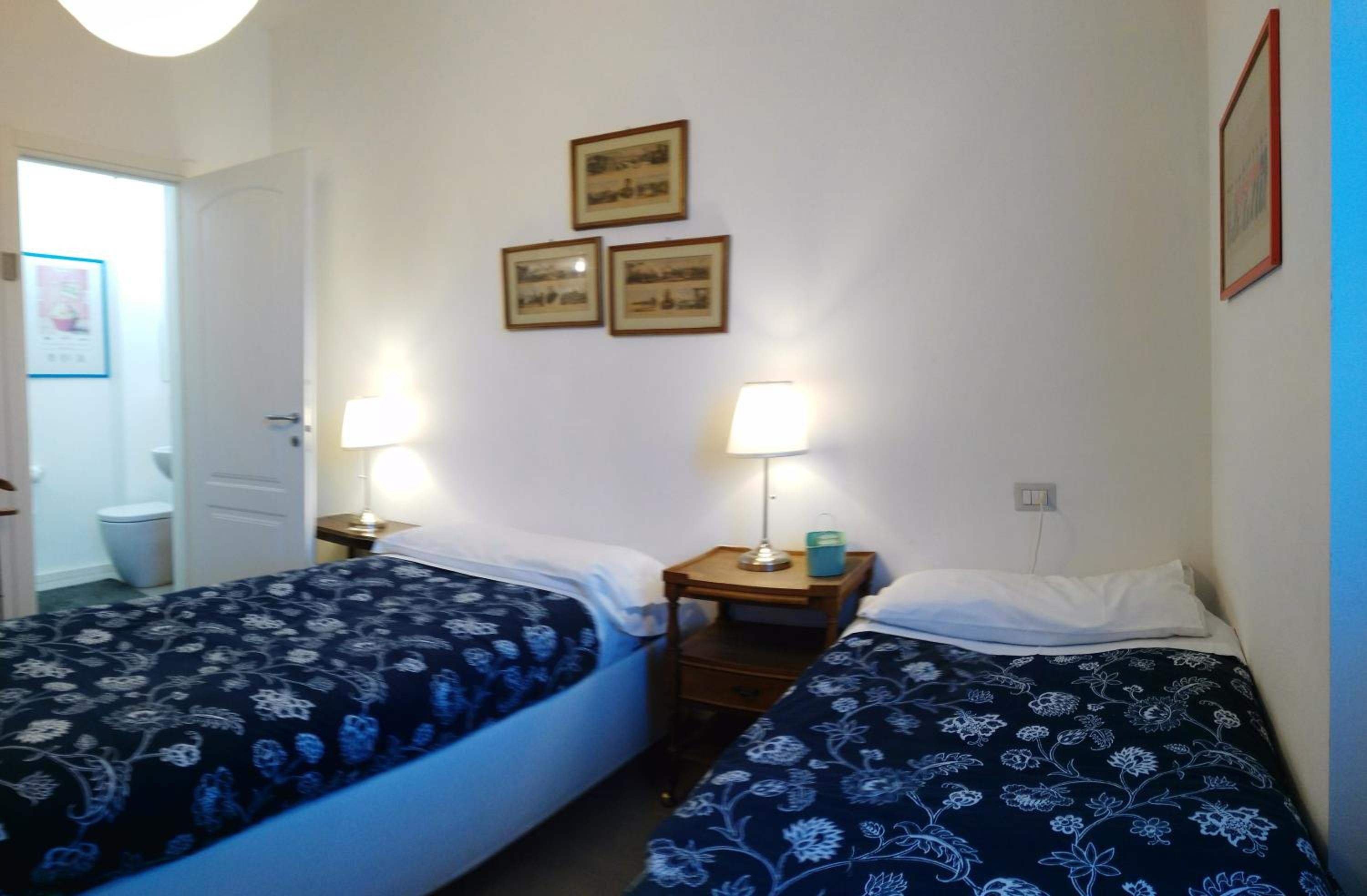 Double or Twin Room with Private Bathroom photo 2