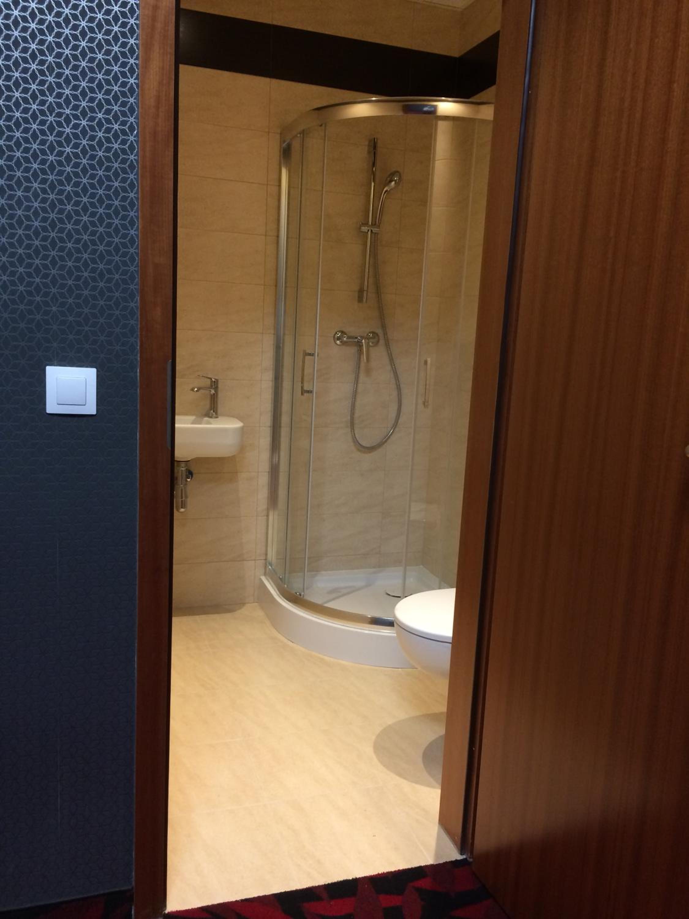 Double Room with Private Bathroom - Photo 4