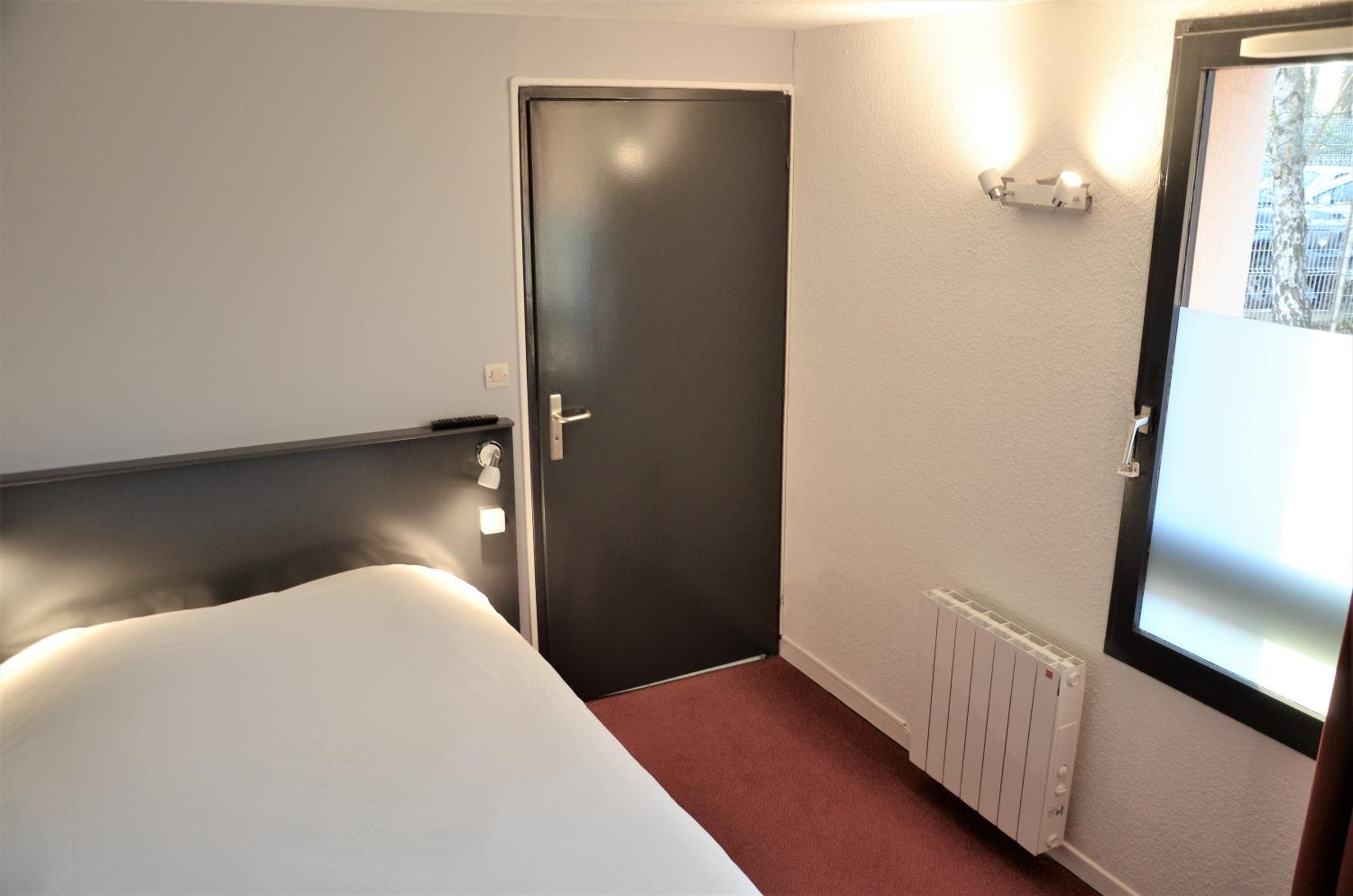 Double or Twin Room - Photo 4
